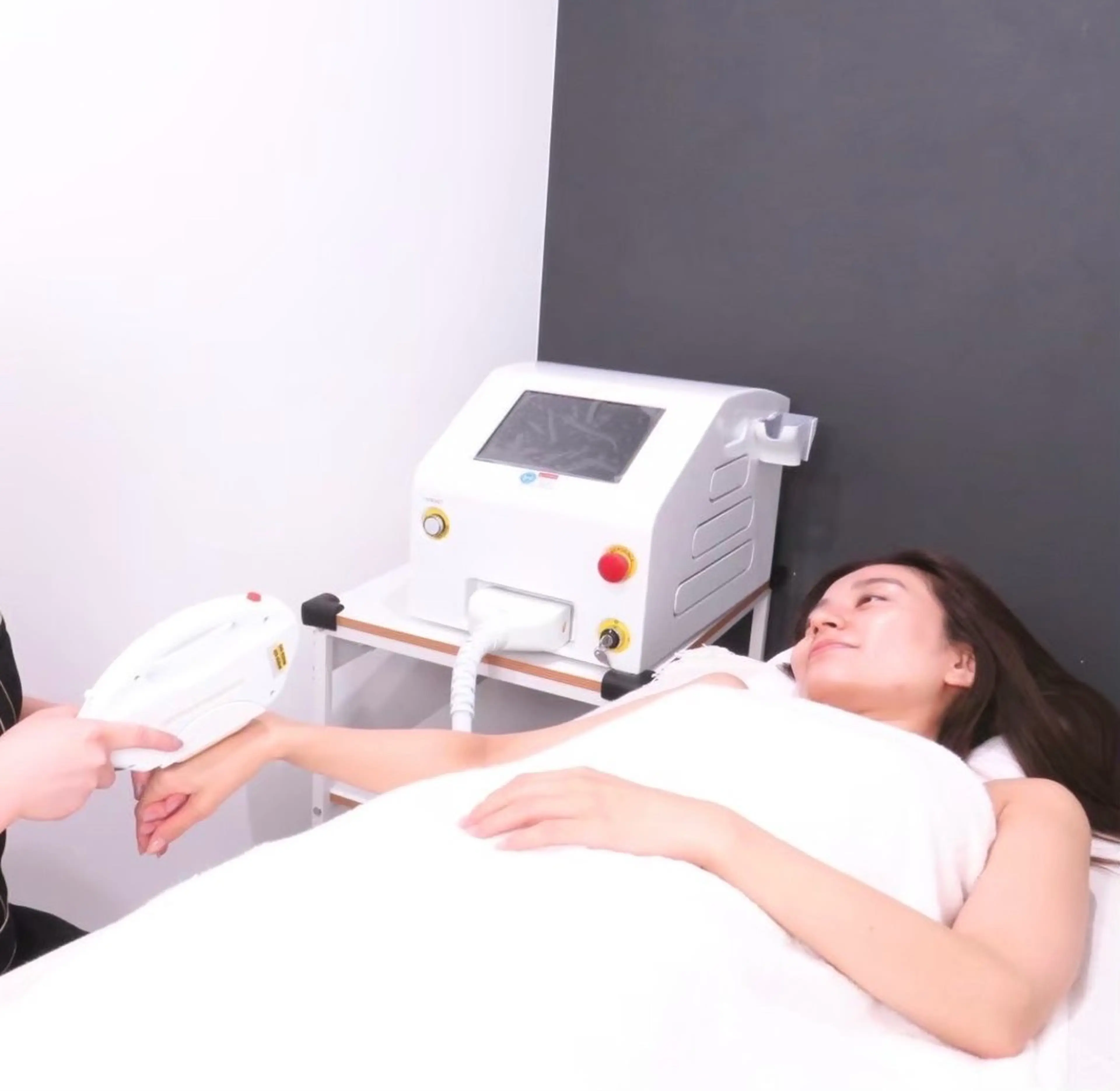 【女性】全身脱毛（顔、VIO含む）の写真