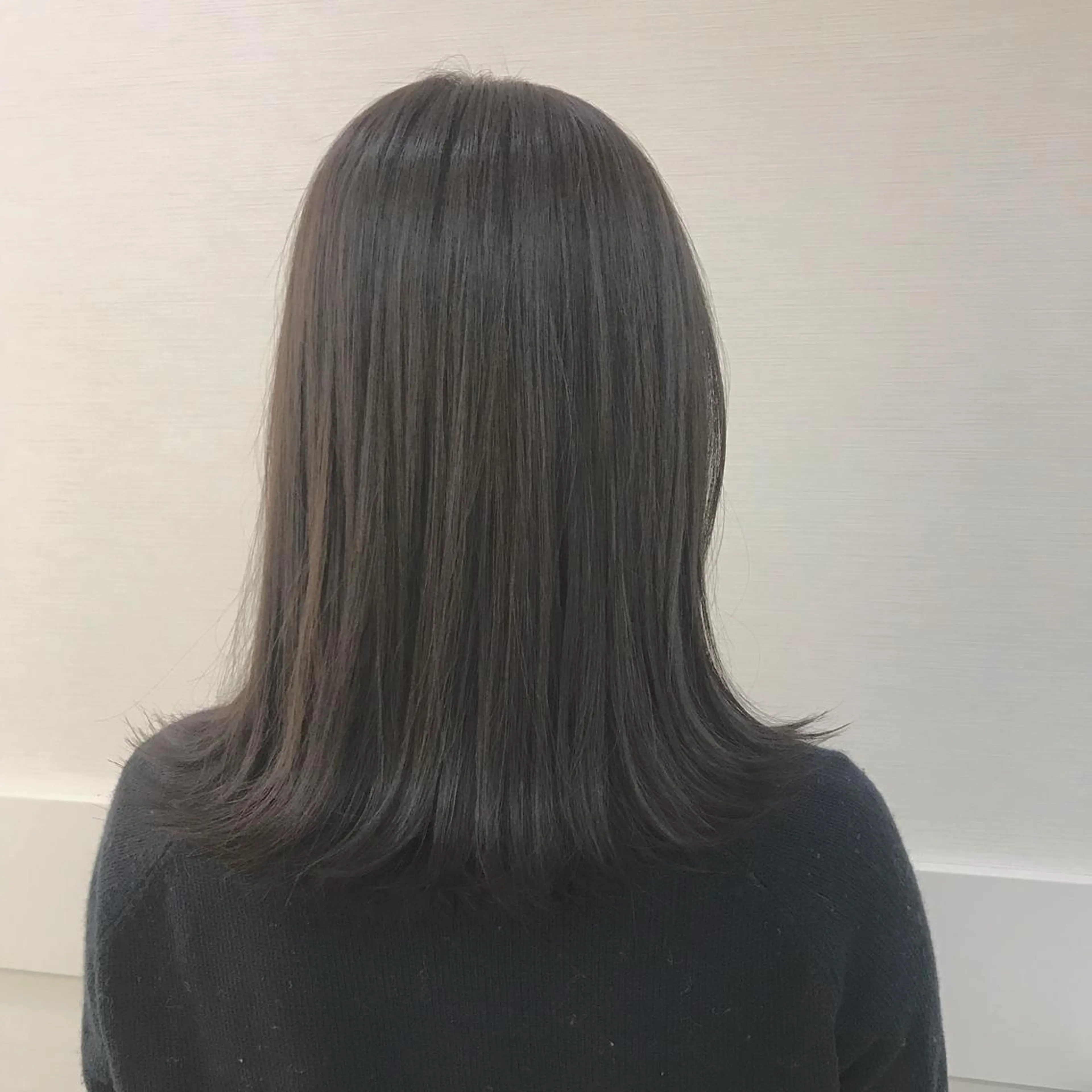 セミロング カラー ハイライト✖️ 暗髪🤎Nahoのヘアスタイル