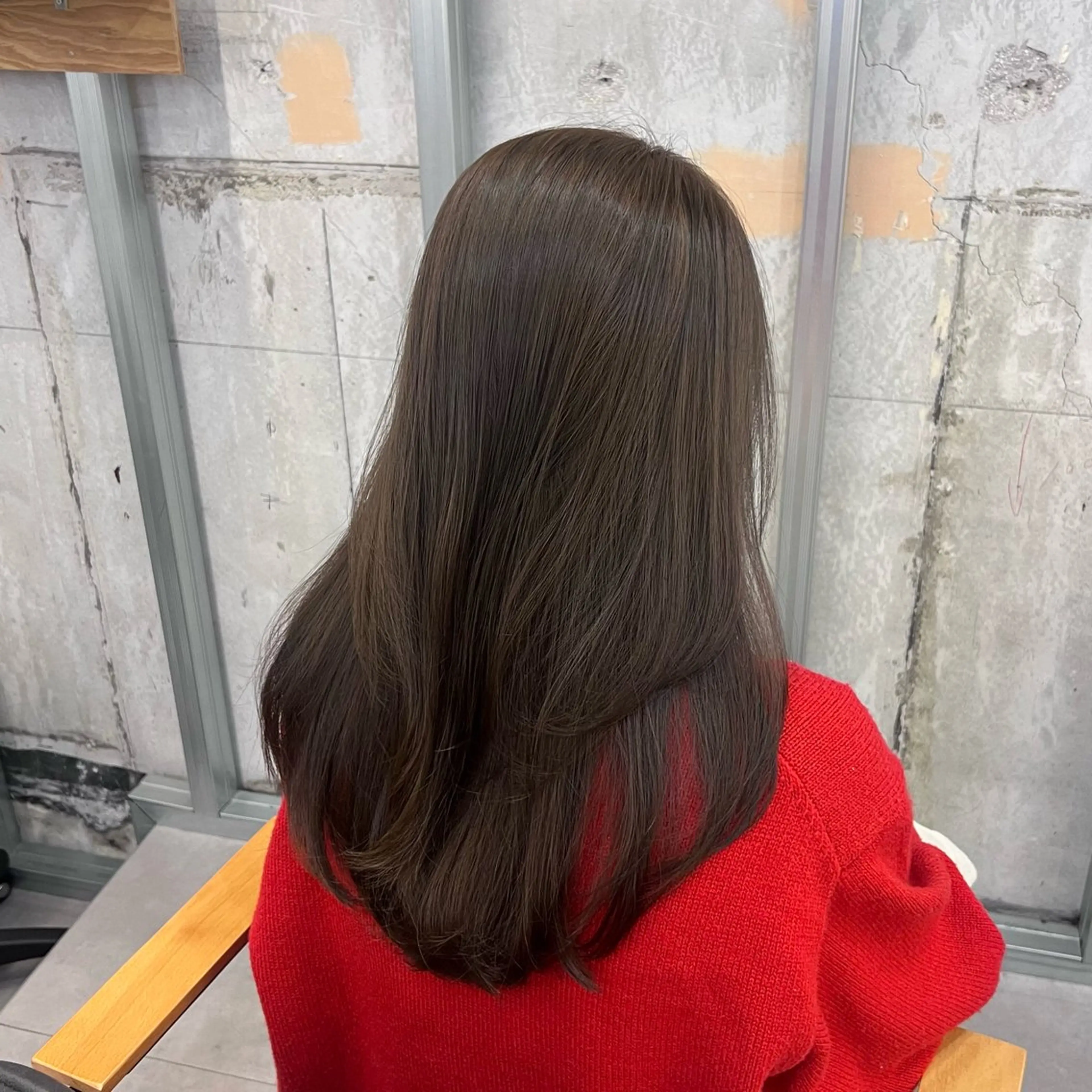 ミディアム カラー パーマ アッシュ アッシュグレー アッシュグレージュ ベージュカラー 黒髪 カット ヘアカラー トリートメント ブリーチなし/ ベージュ/akiraのヘアスタイル