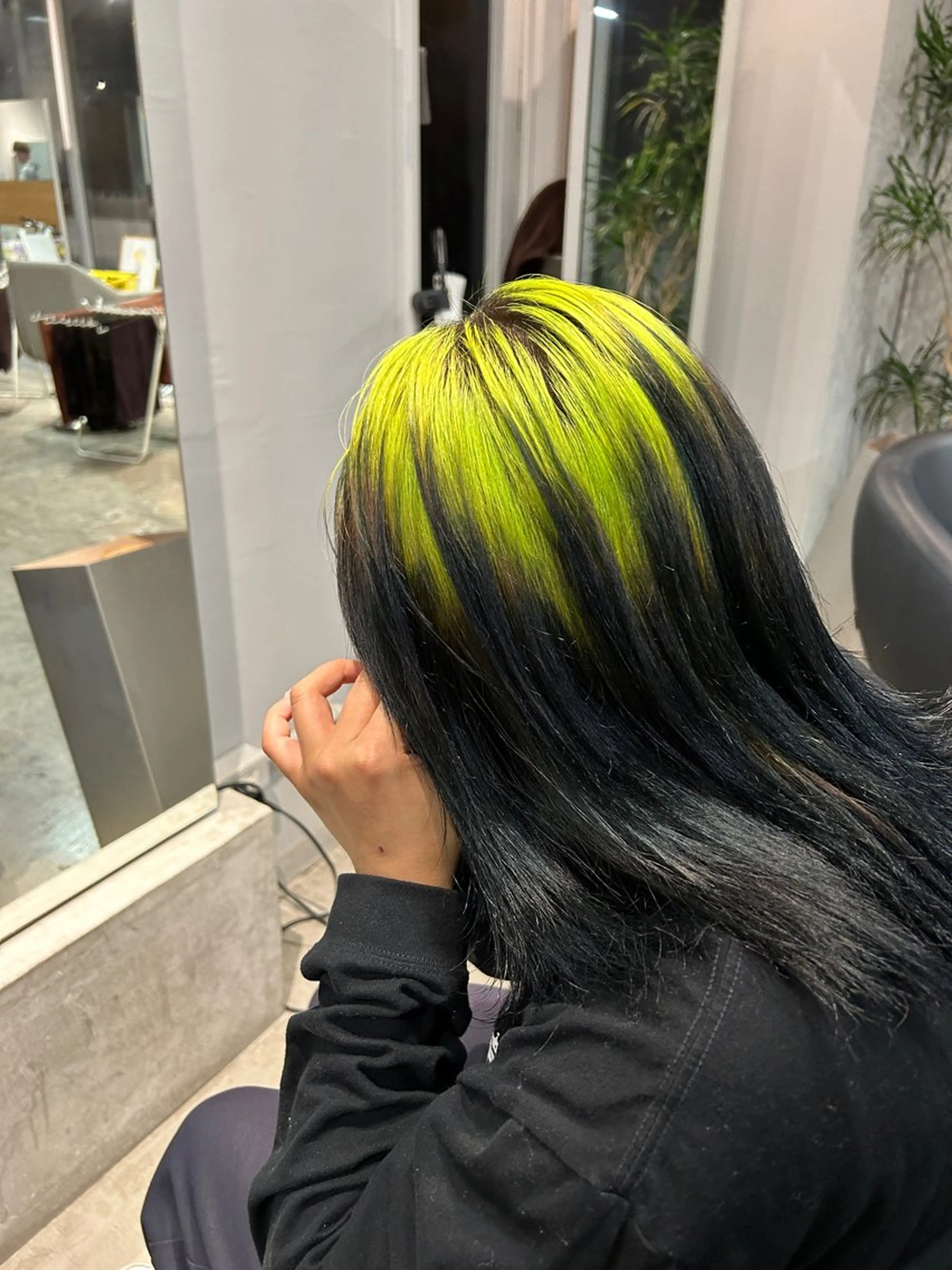 ミディアム ハイトーン特化/和音 【デザインカラー】のヘアスタイル