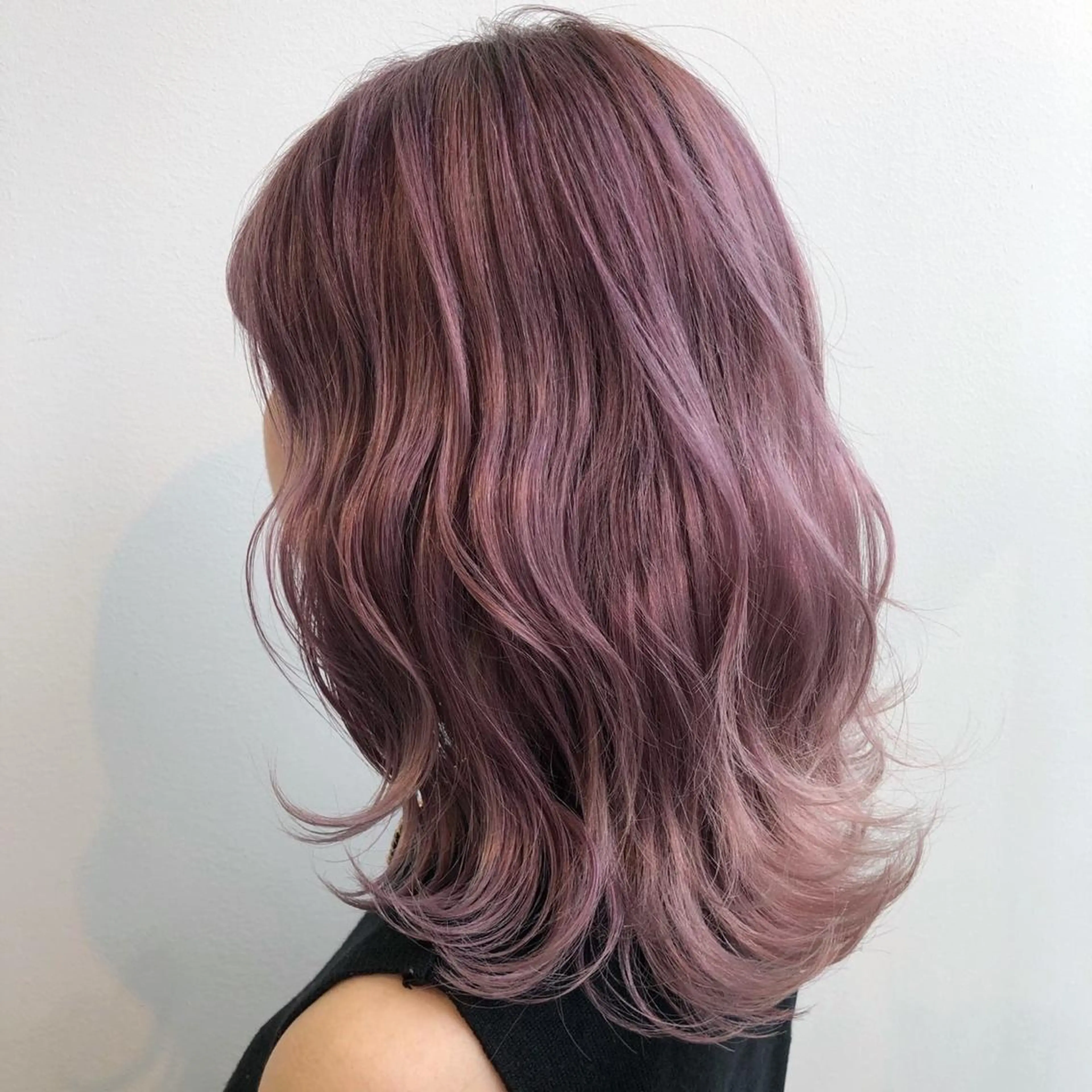 セミロング カラー ヘアアレンジ 黒髪 ブリーチ ダブルカラー 【公式】amble luxe池袋東口🩷のヘアスタイル