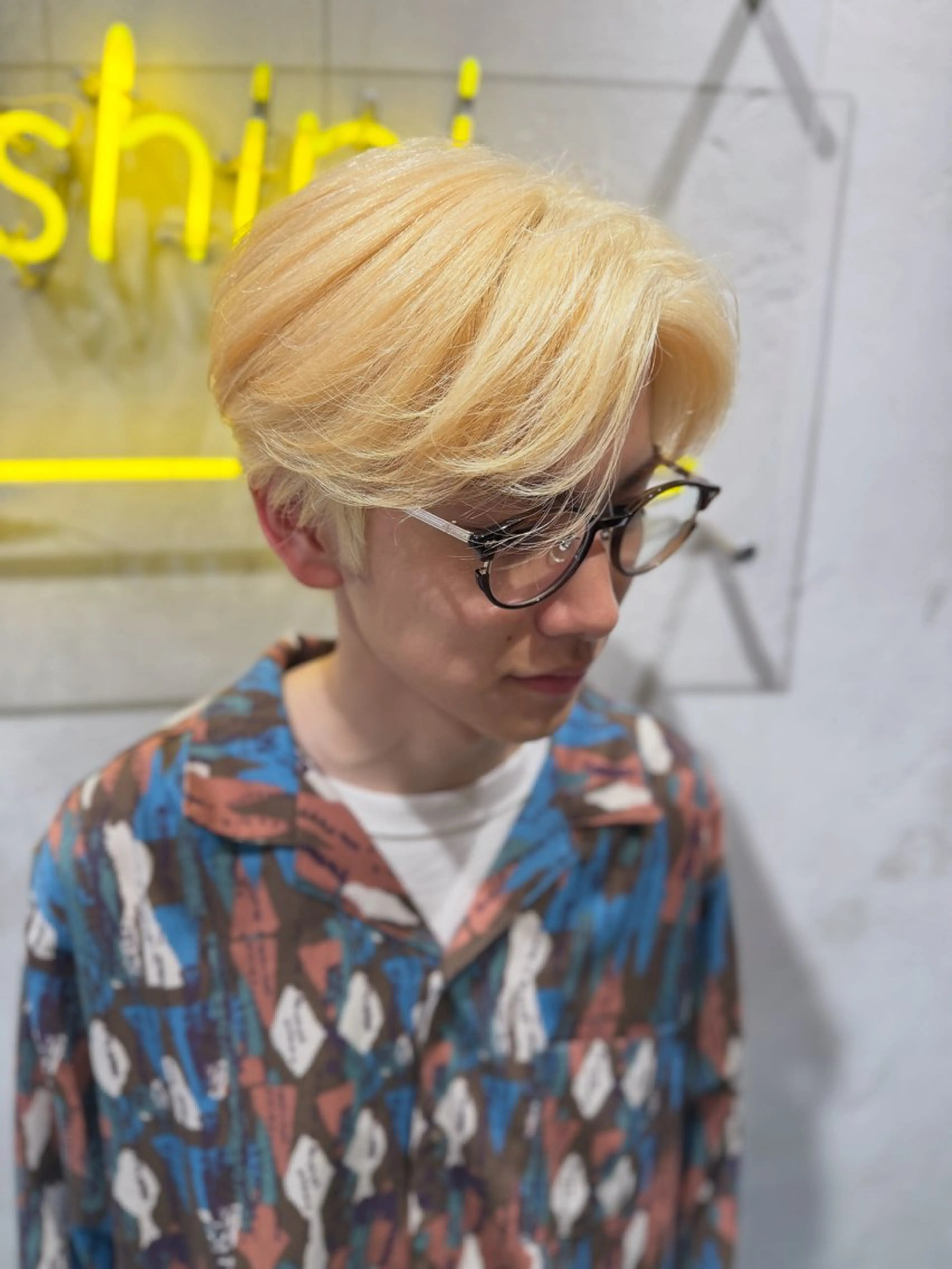 ショート カラー メンズ 抜きっぱなしブロンド ブロンド ホワイトブロンド ヘアカラー kanta 梅田 韓国ハイトーンのヘアスタイル