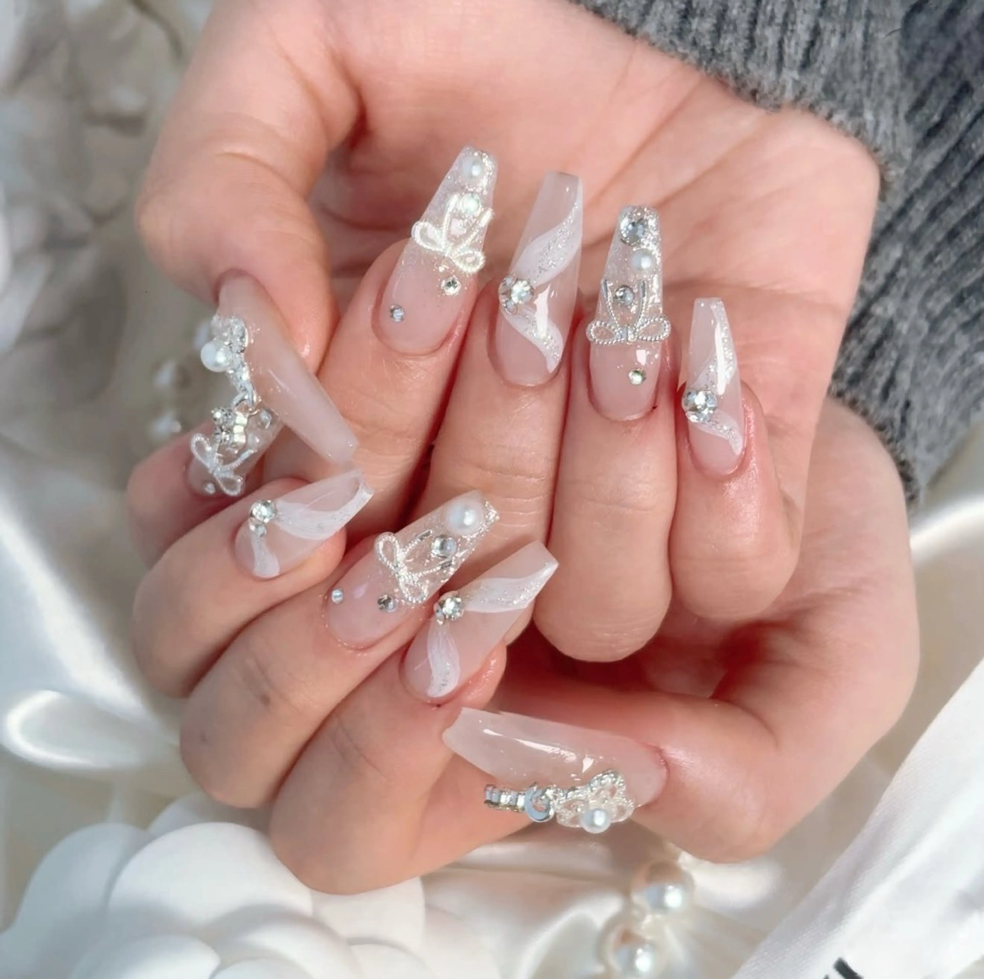 ネイル キラキラネイル マグネットネイル ミラーネイル ニュアンスネイル 春ネイル ハンドネイル Lyna 池袋のネイルデザイン