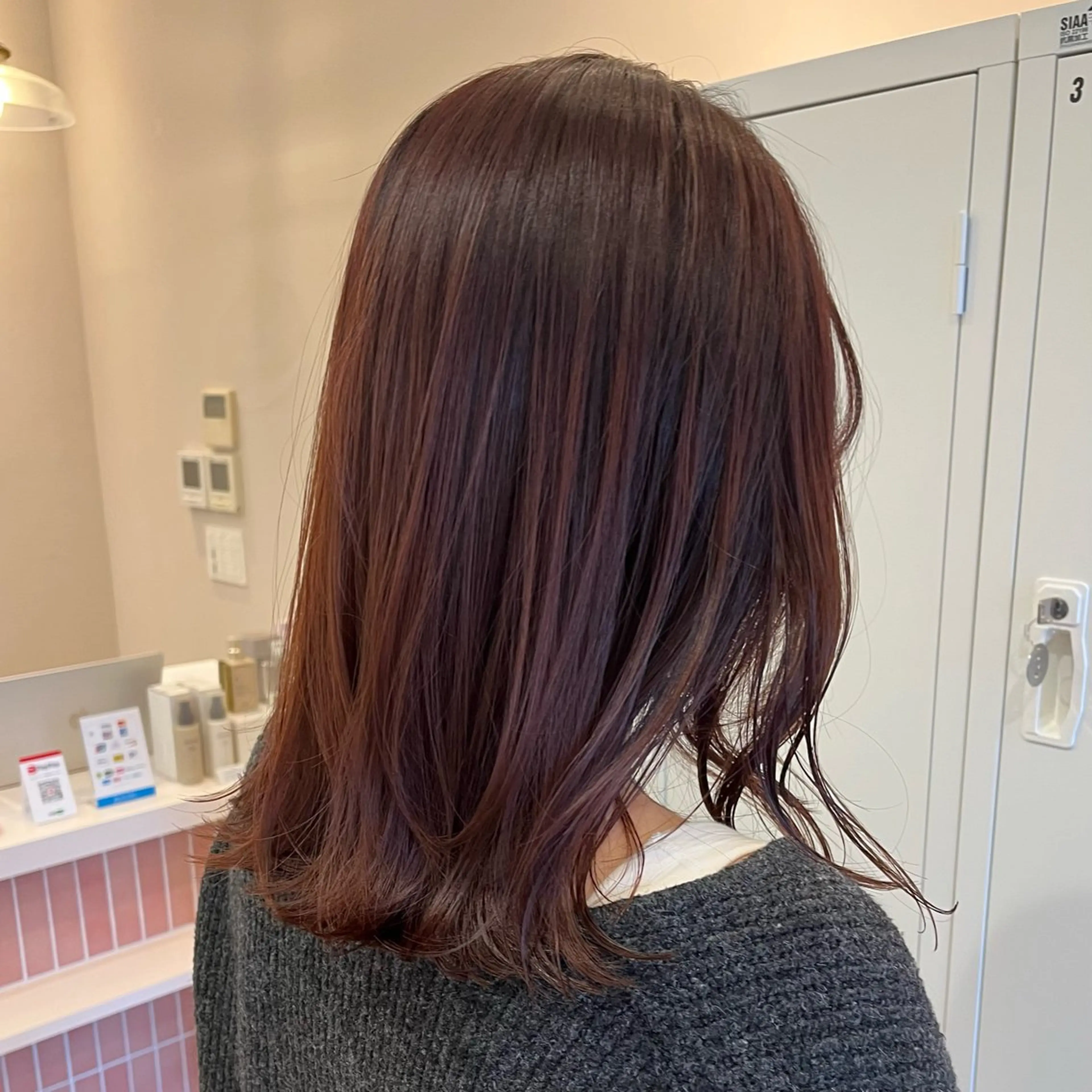 ミディアム レイヤーカット Era MINAMIのヘアスタイル