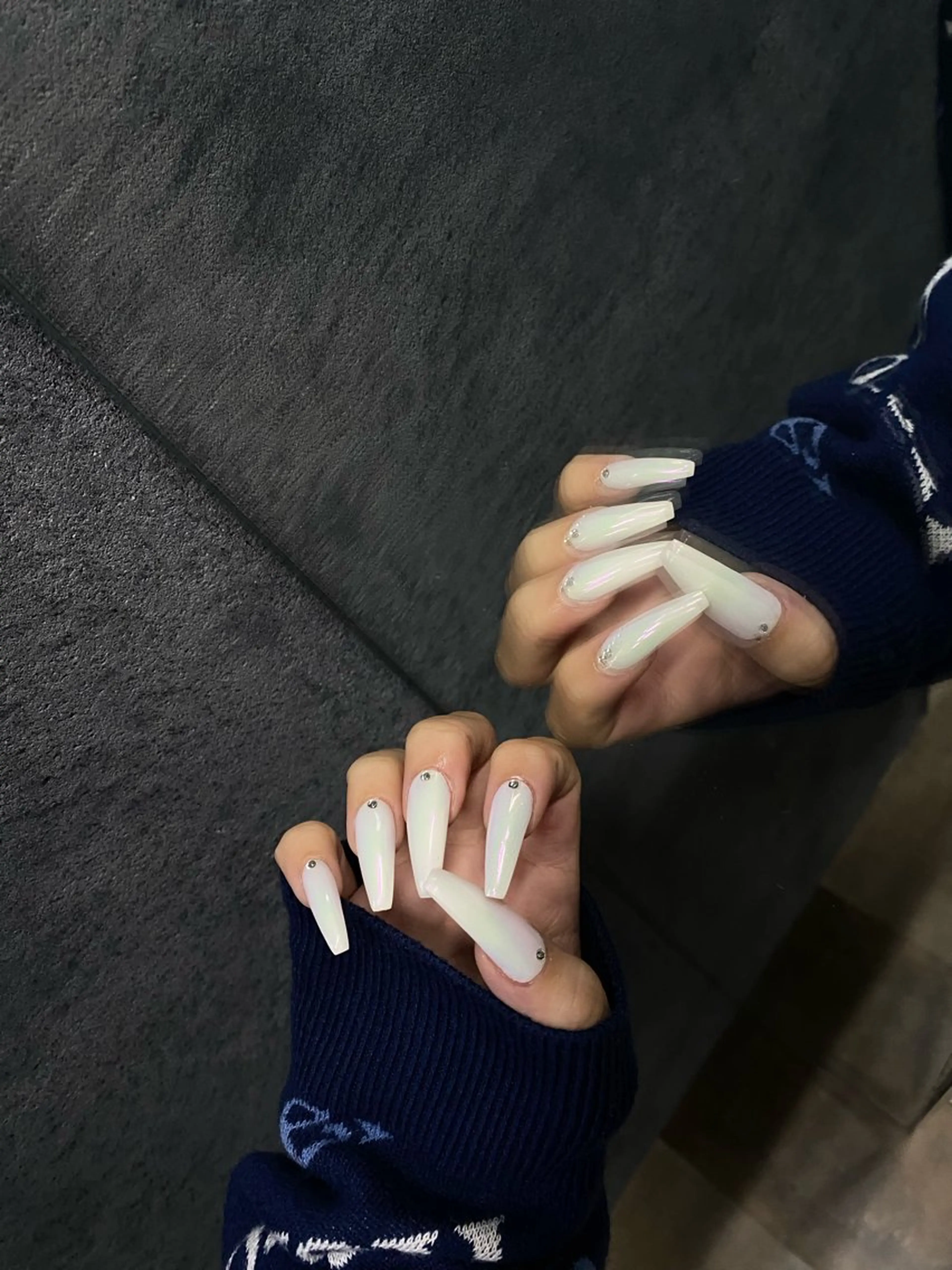 ネイル オーロラネイル ホワイト NILATE所属・渡邉 あいのネイルデザイン