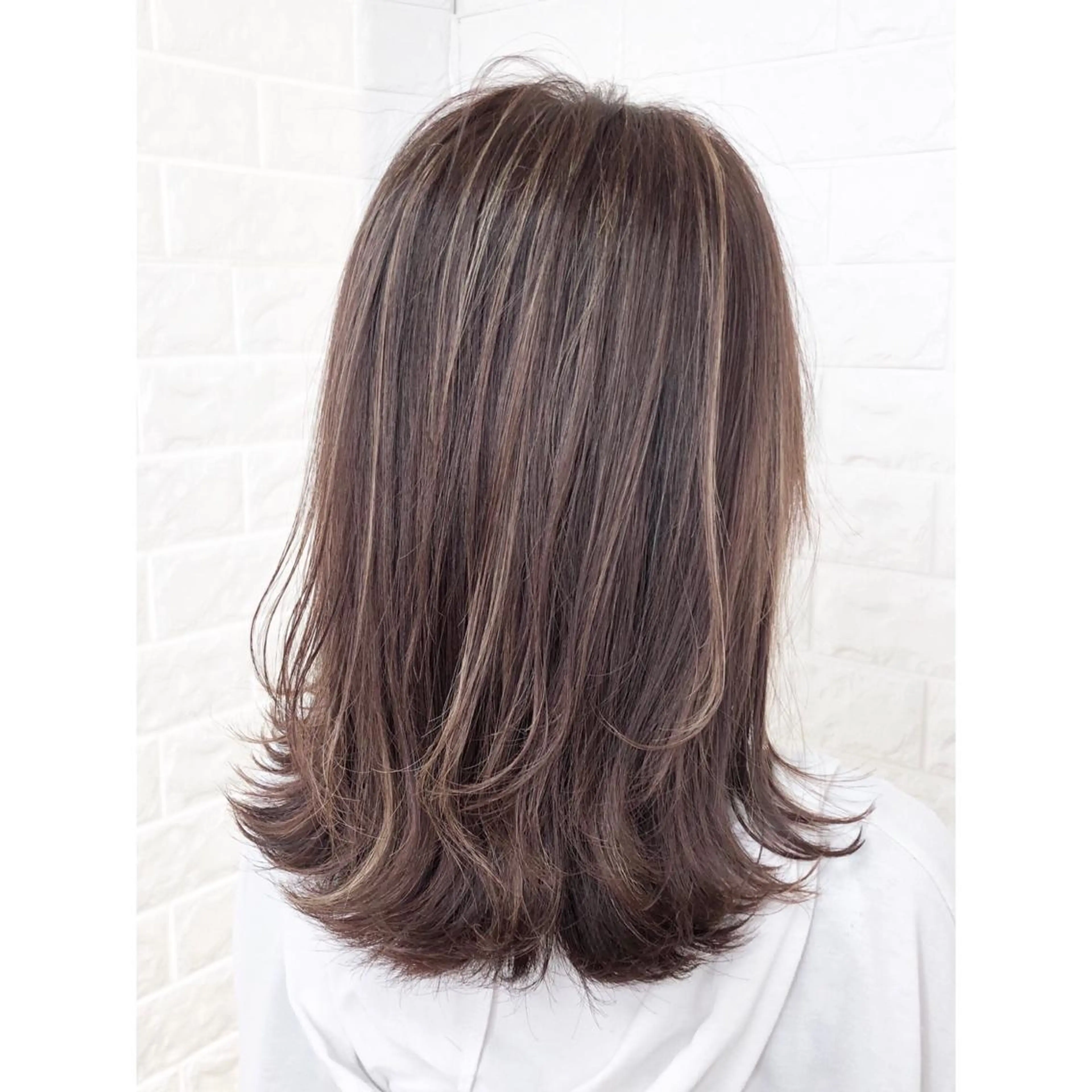 ミディアム カラー ブラウンカラー 透明感カラー ハイライトカラー ハイライト KIZU 髪質改善 オカルト怪談のヘアスタイル
