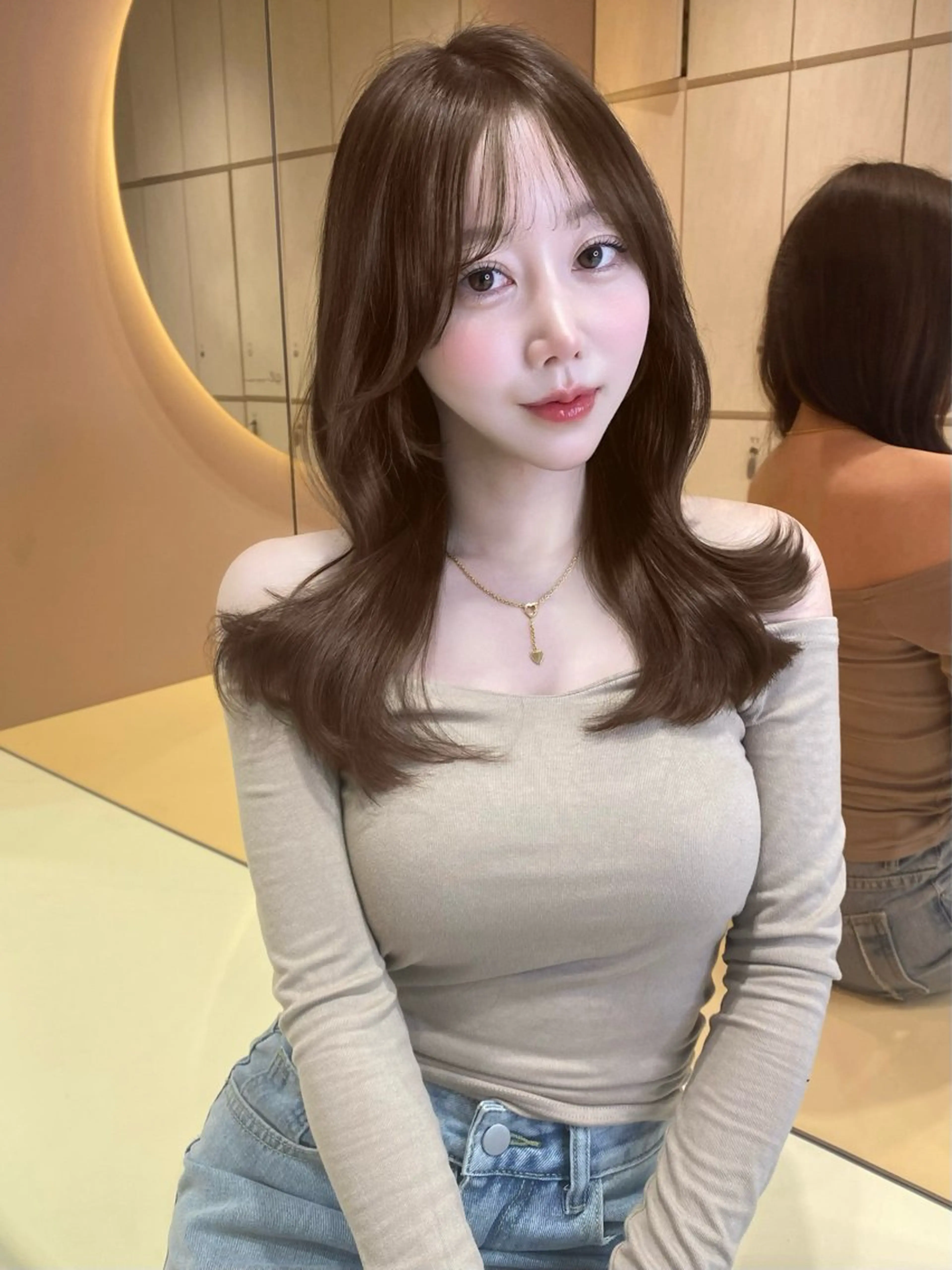 ミディアム カラー くびれヘア レイヤーカット 小顔カット カット ヘアカラー 髪質改善/はるみ🌙 韓国レイヤーのヘアスタイル