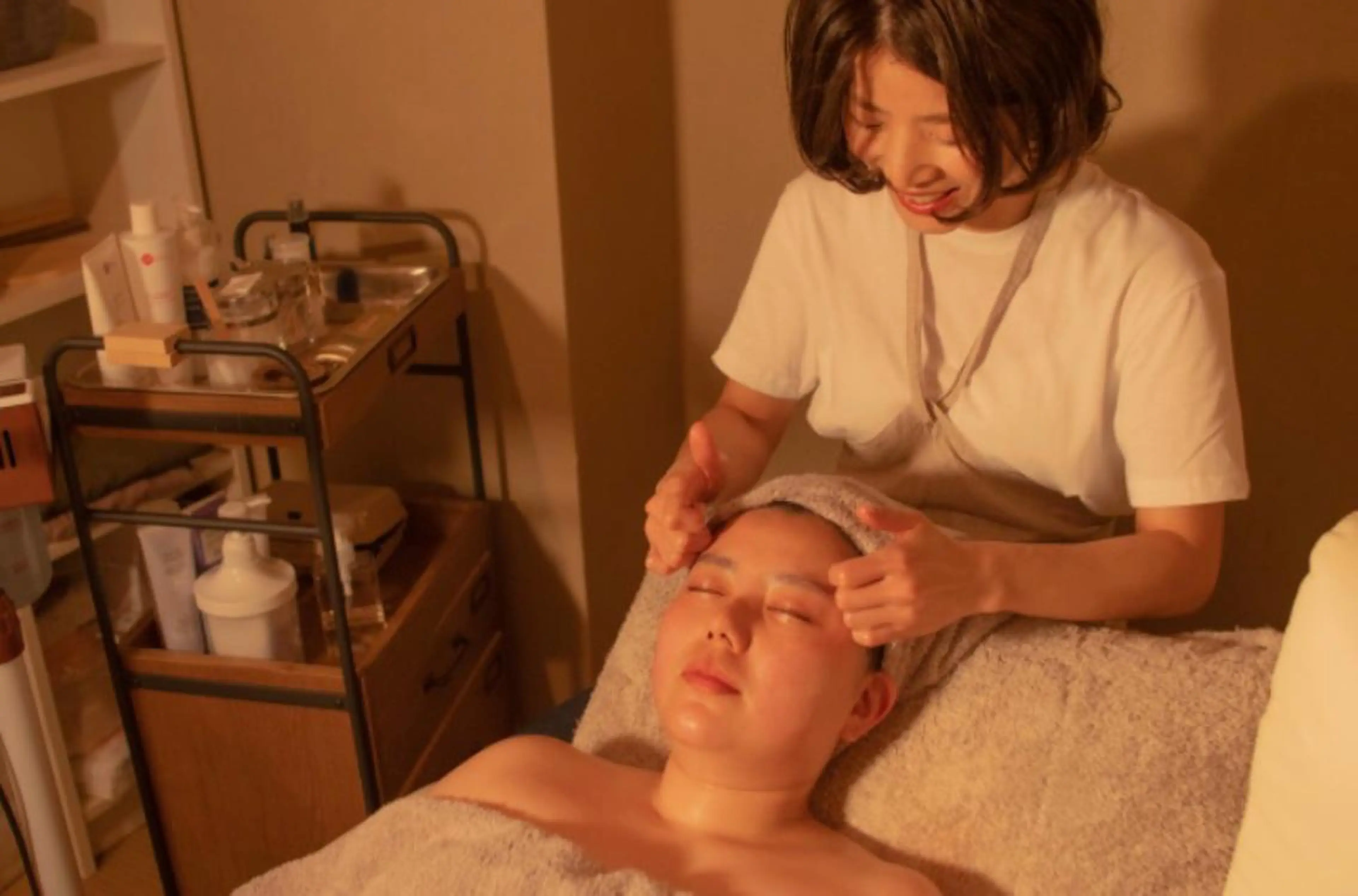 ◆2回目以降◆肌質ケア・小顔・フェイスラインケア・エイジングケア 顔筋フェイシャル　70分の写真