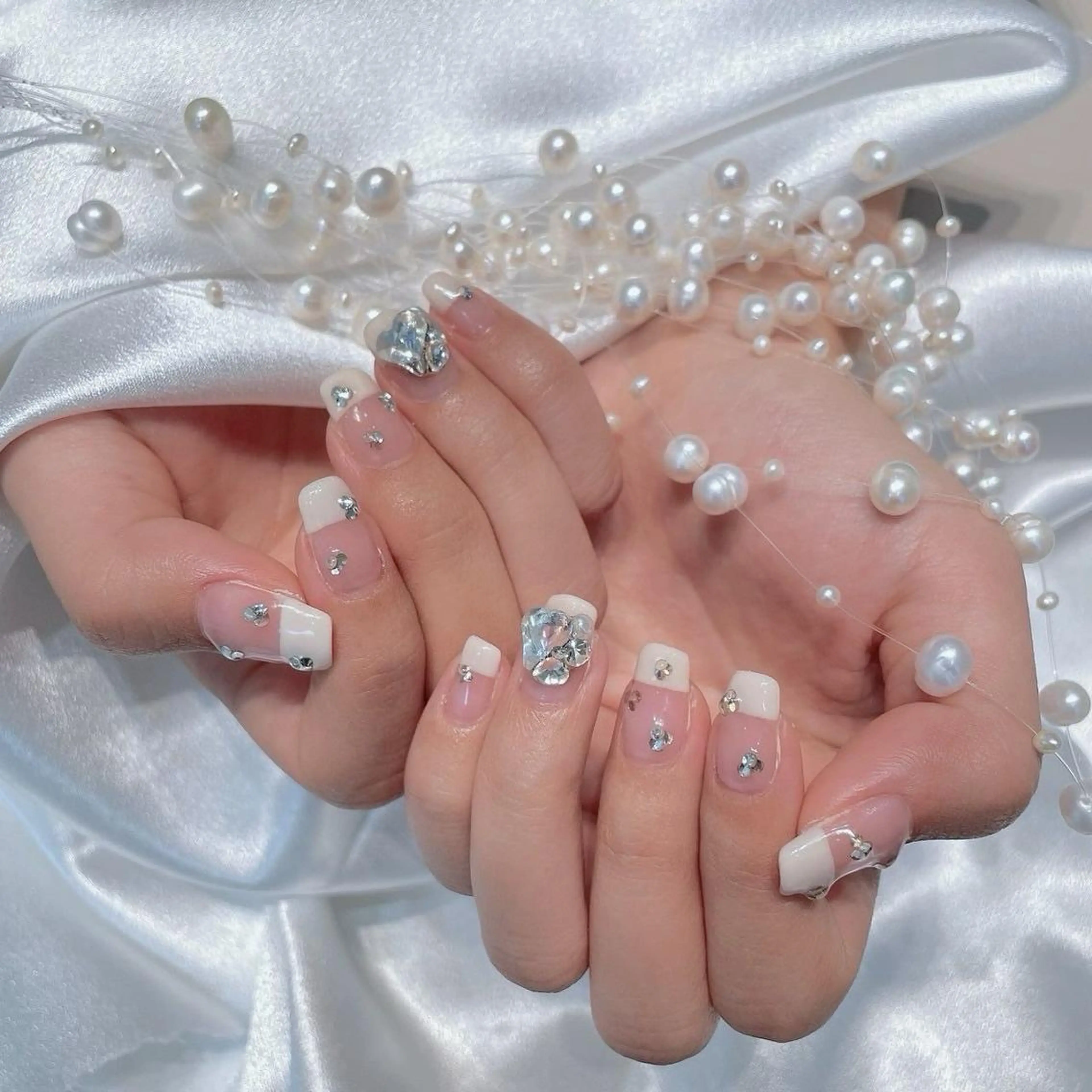 ネイル RAFFINE 月🦋🩵のネイルデザイン