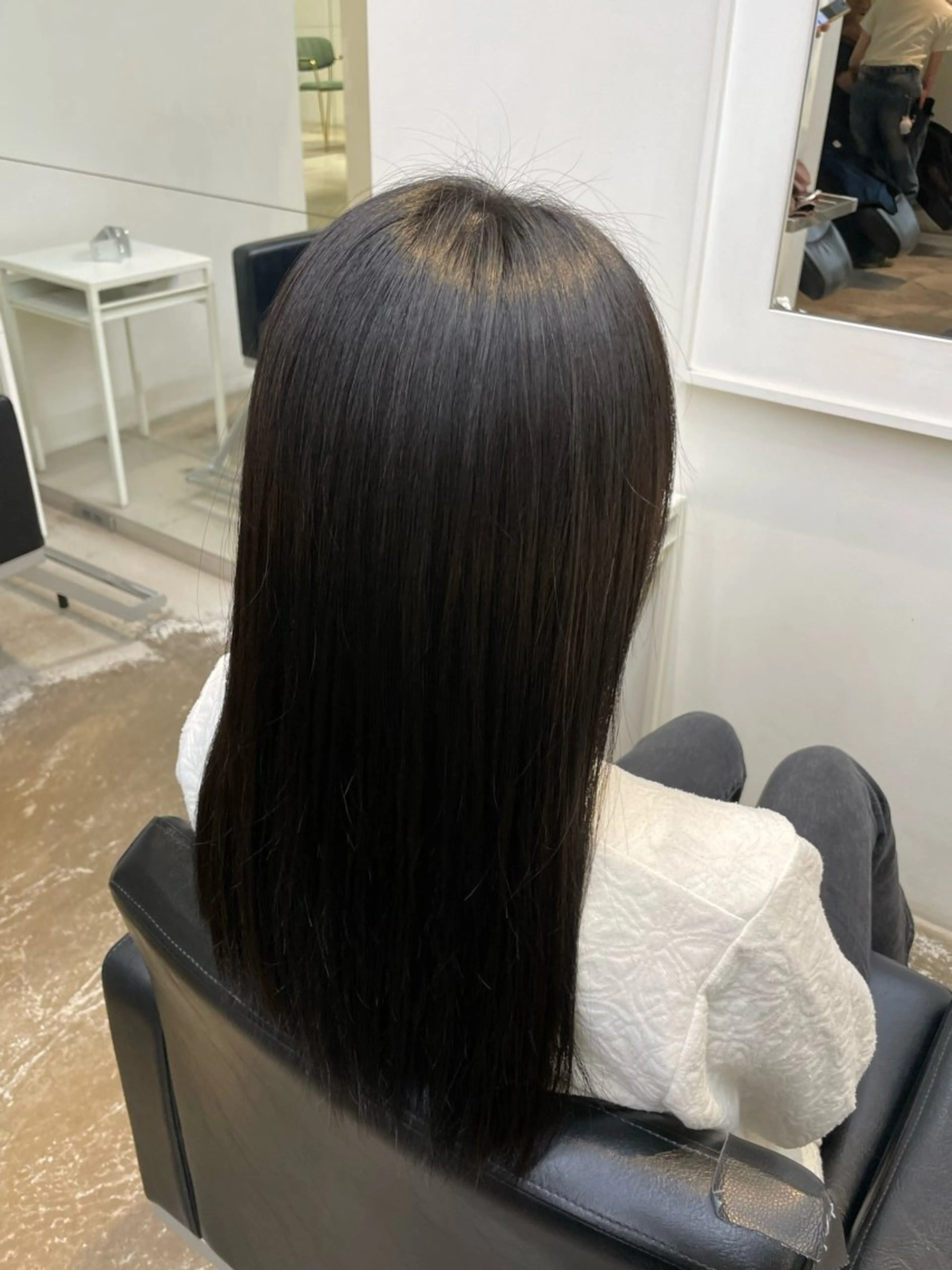 セミロング カラー 黒髪 ブルーカラー ブルーブラック AmiLi Azusaのヘアスタイル