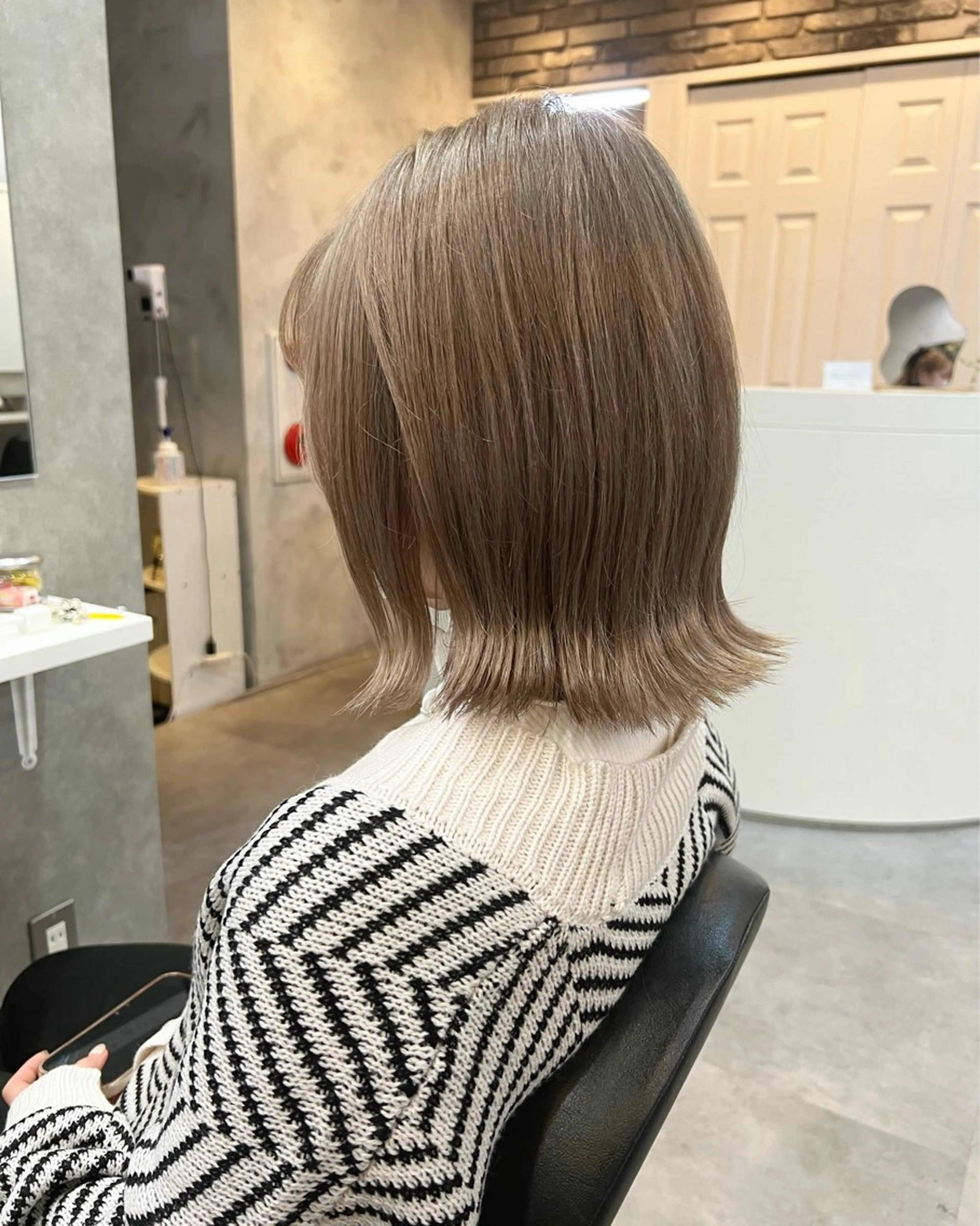ミディアム カット ヘアカラー トリートメント RAISE by_WHITEのヘアスタイル