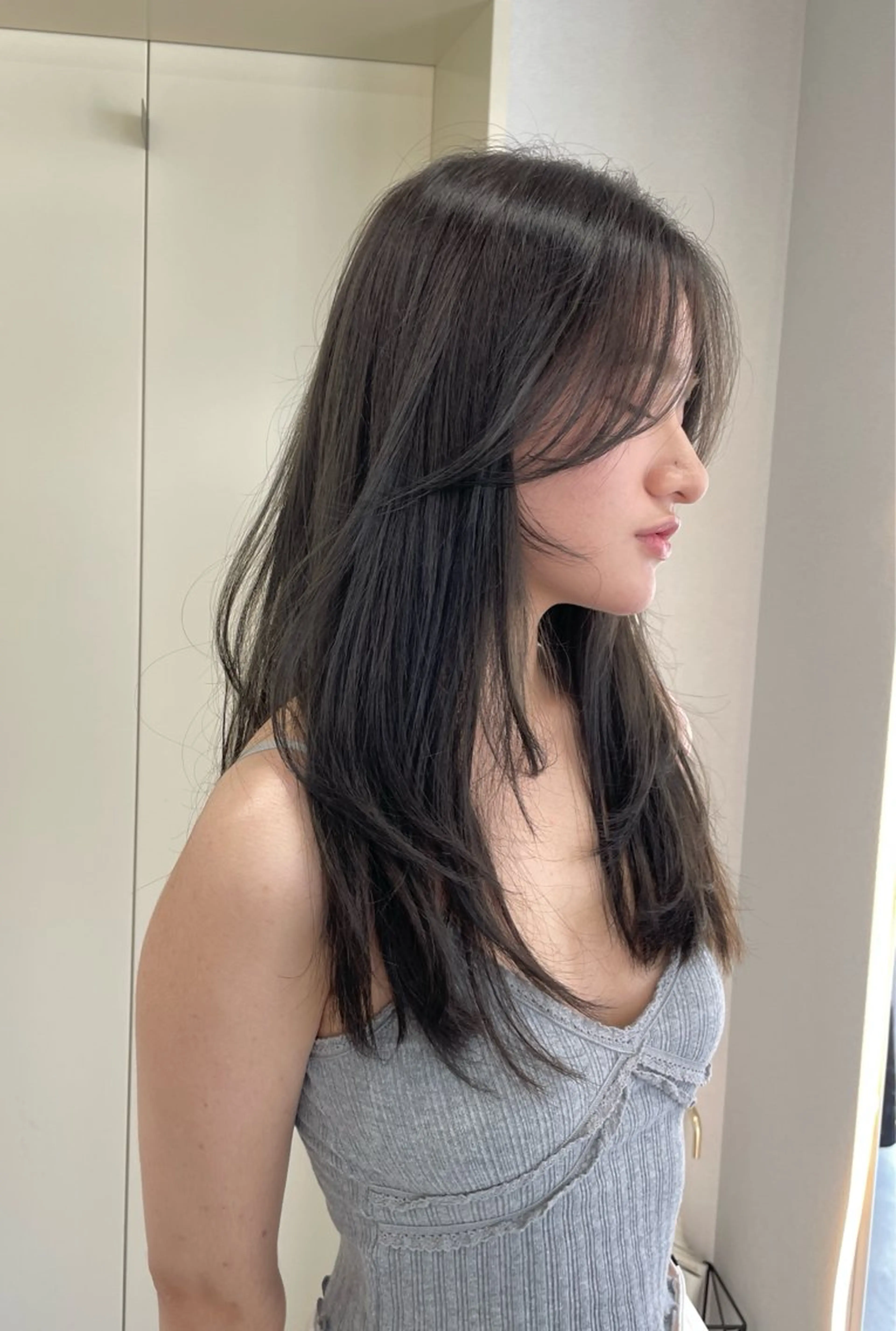 ミディアム ミディアムレイヤー レイヤーカット aoi🤎 透明感カラーのヘアスタイル