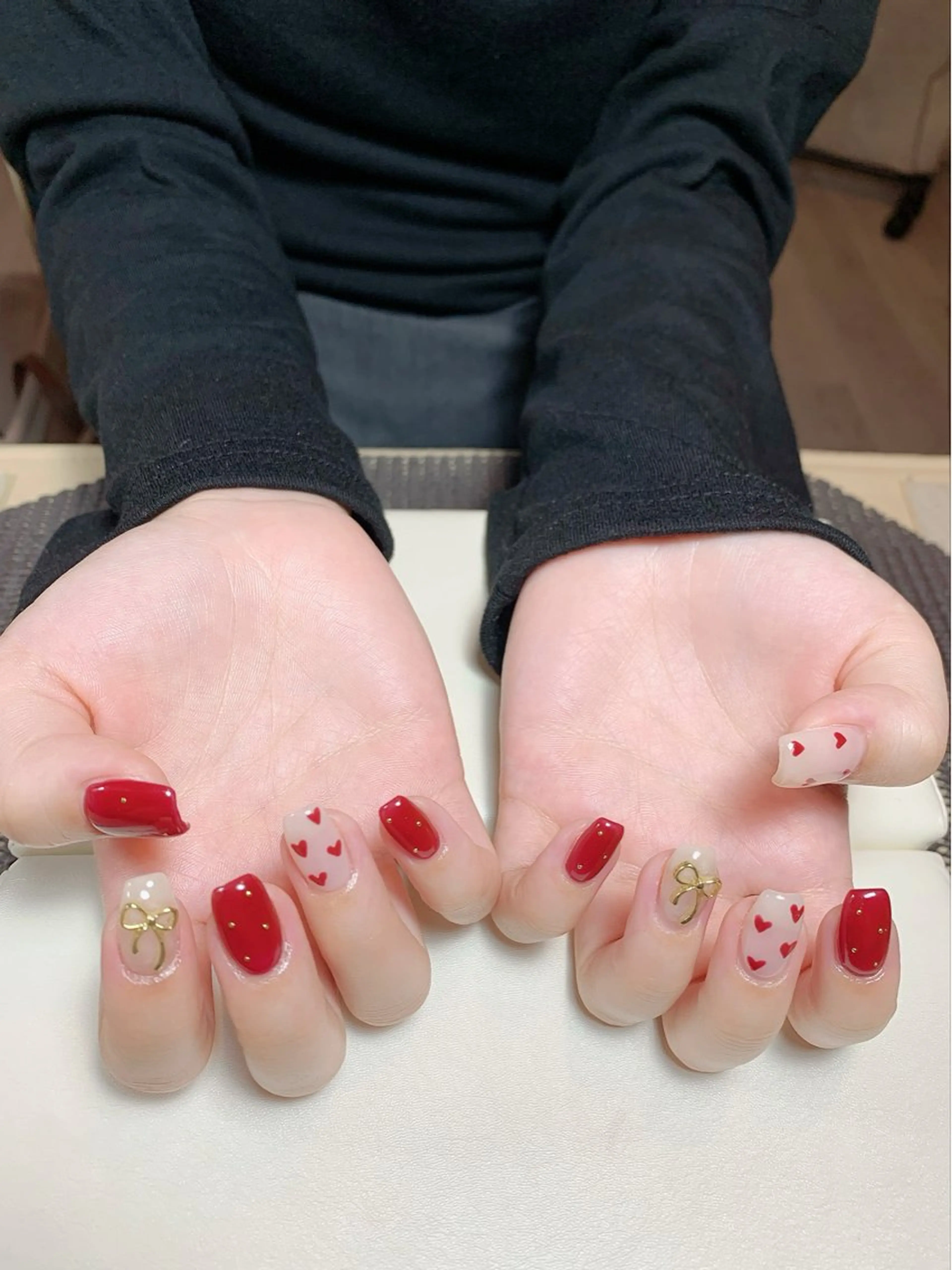 ネイル ボルドー ハート 赤色 リボン ハンドネイル Nail Salon R.N アールドットエヌ所属・R.N アールドットエヌのネイルデザイン