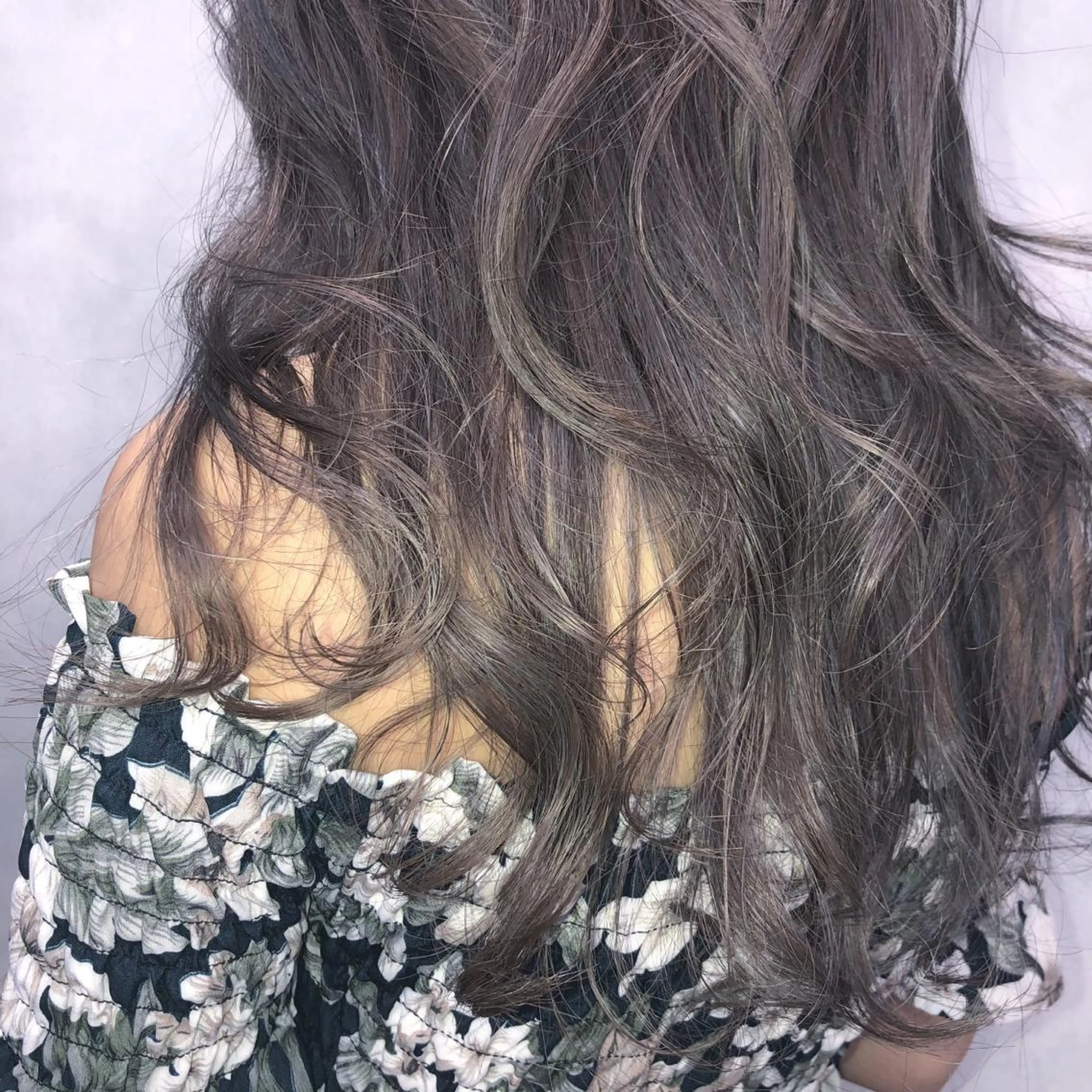 ロング カラー ハイライトカラー ラベンダーカラー ハイライト ORIKA 美容室のヘアスタイル