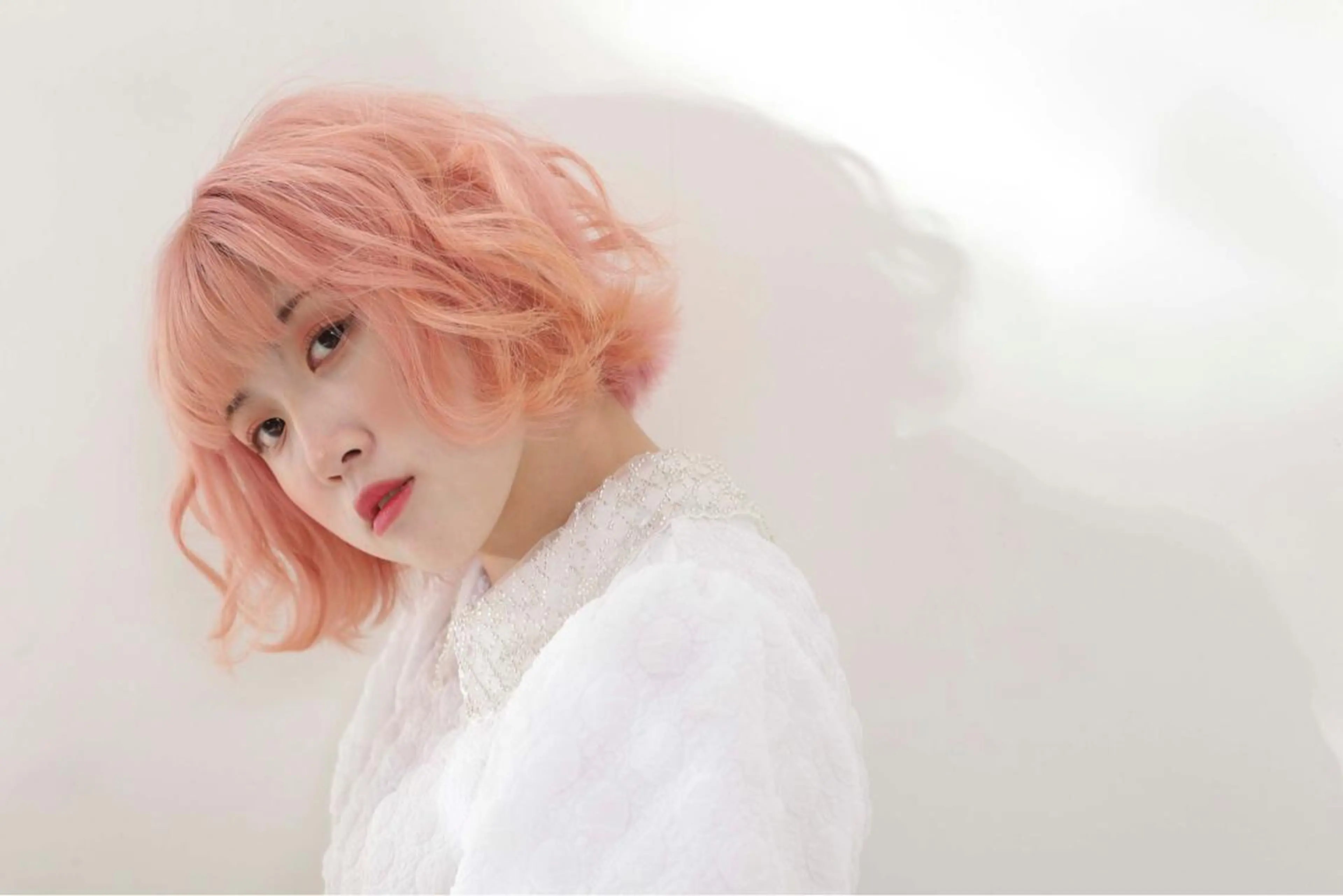 ショート カラー ブリーチ ピンクカラー 浅井 大雅のヘアスタイル