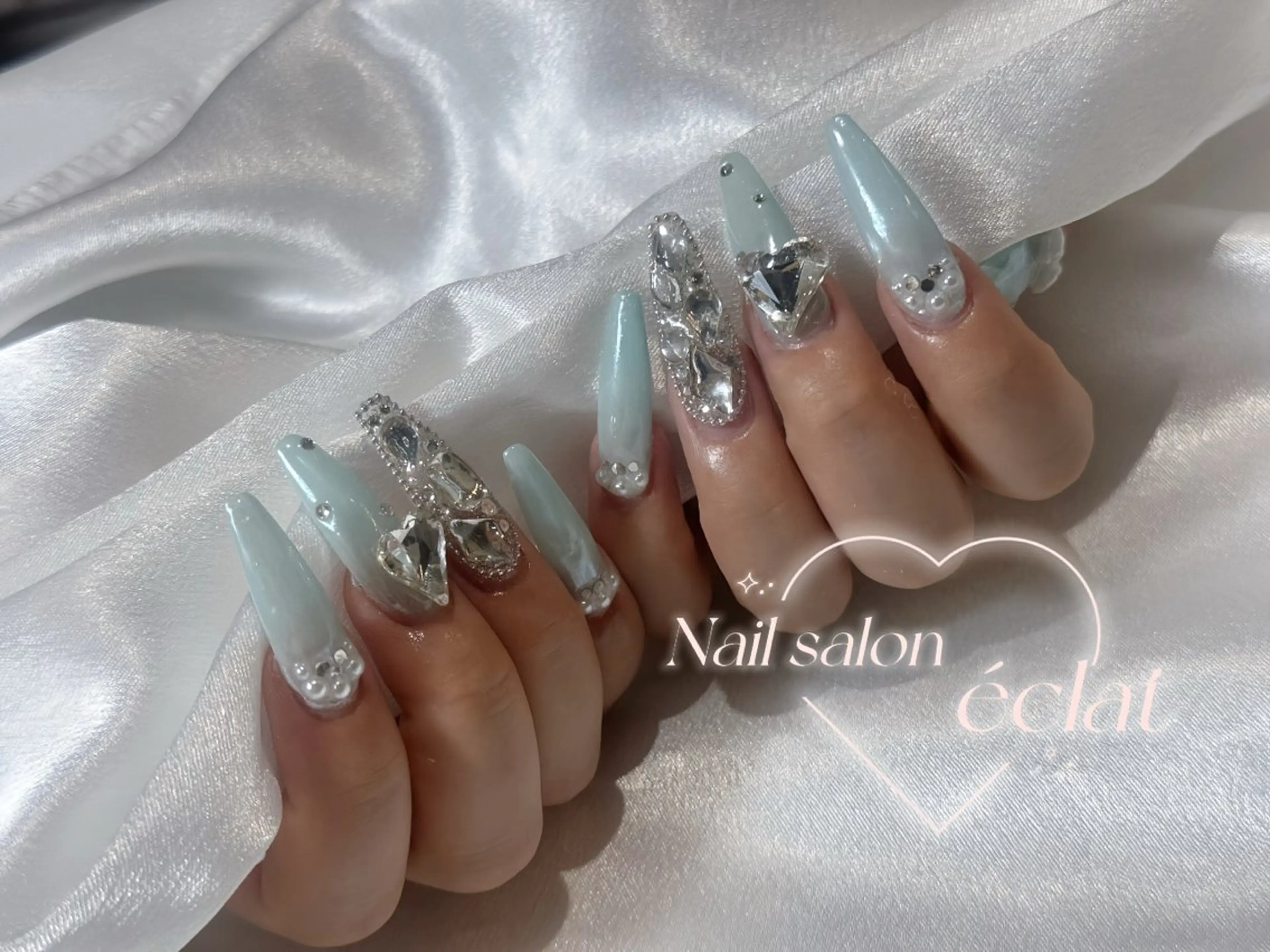 ネイル キラキラネイル 夏ネイル ハンドネイル éclat ⸝꙳.⋆ 栄｜久屋大通のネイルデザイン
