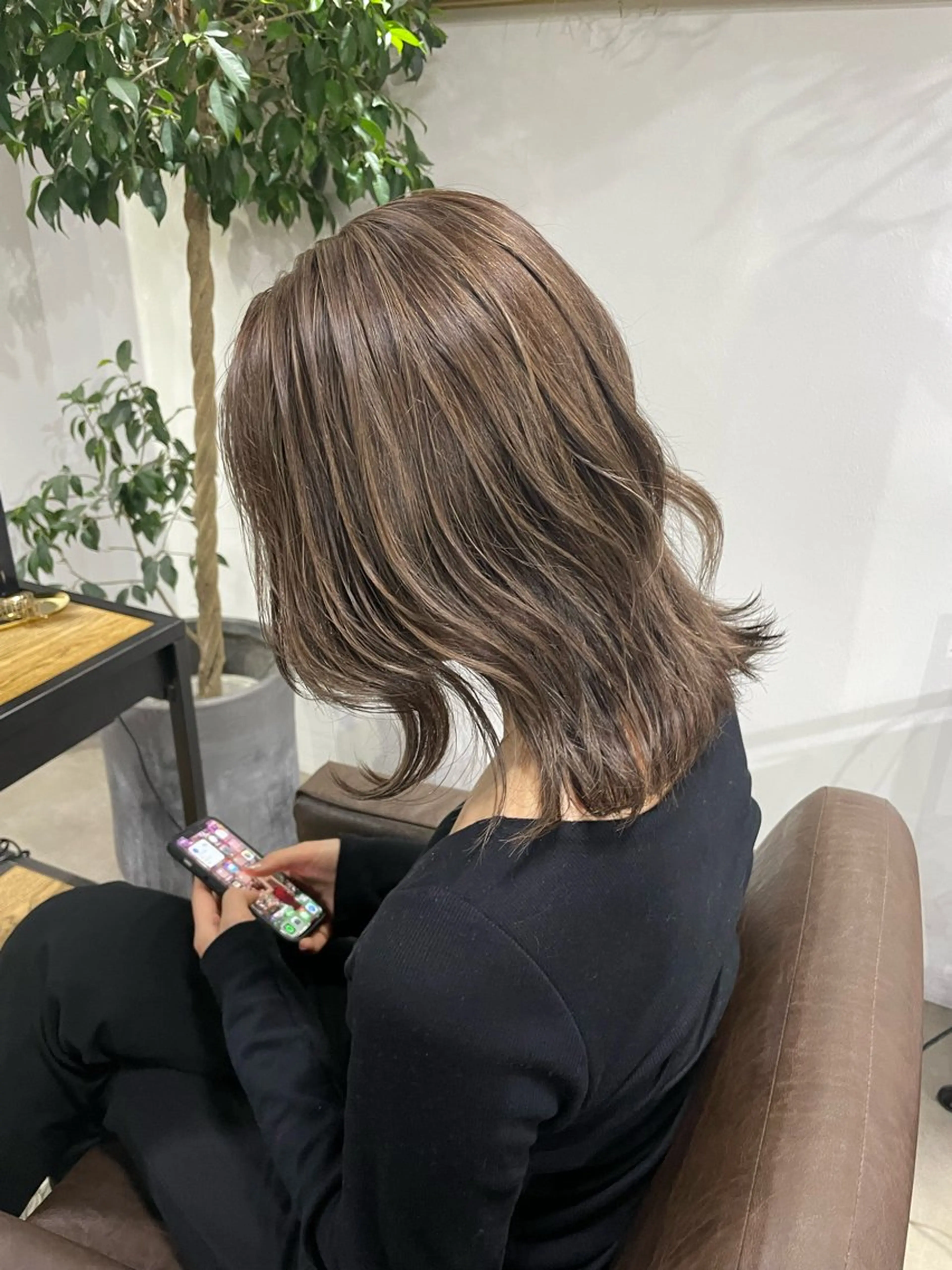 カラー ハイライトカラー ミルクティーベージュ ブリーチ🖤サヤカのヘアスタイル