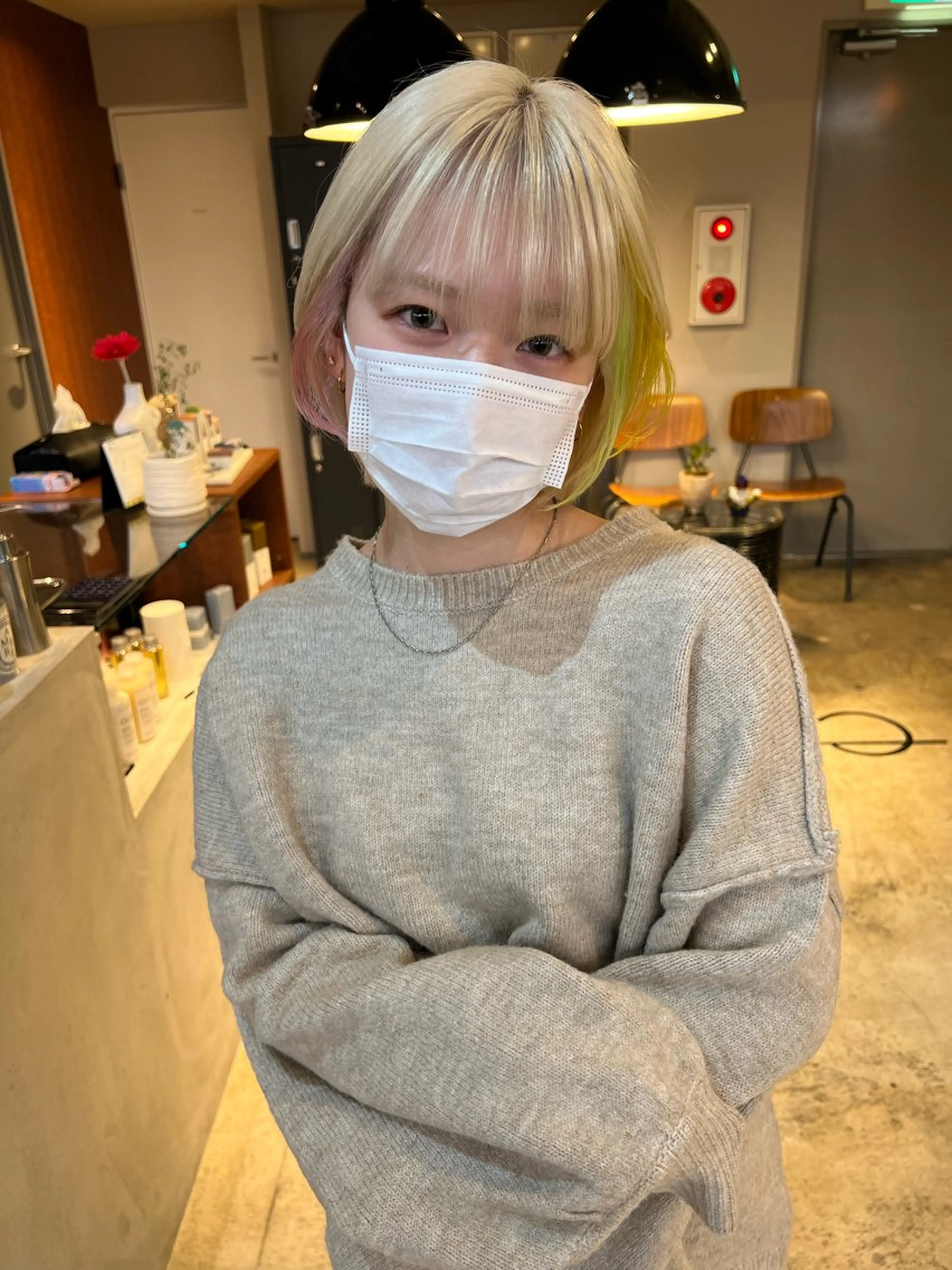 ショート ヘアカラー ミルクティーベージュ outaのヘアスタイル