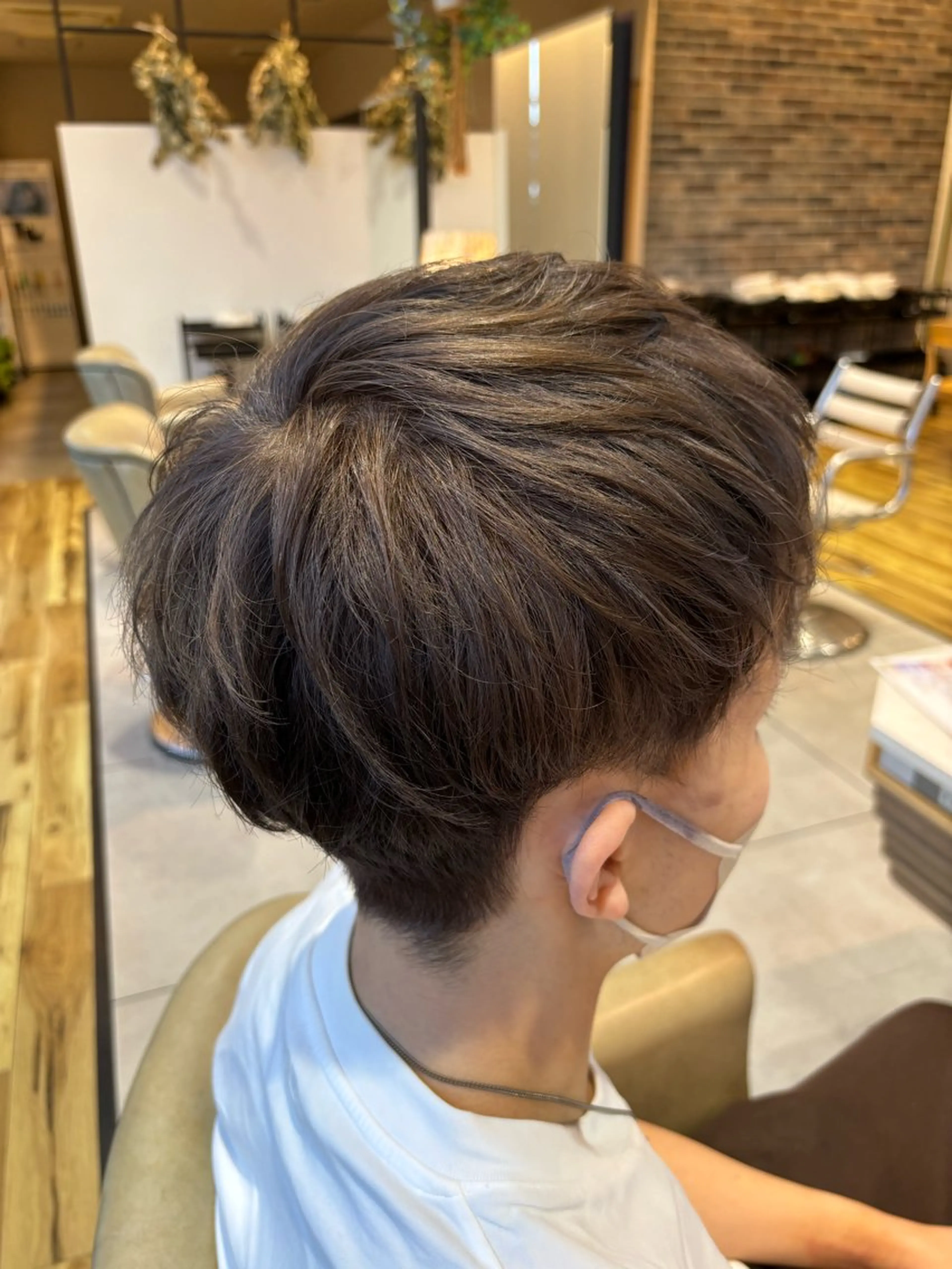 カラー メンズ メンズブリーチ ブリーチ 透明感カラー 岡本 梨沙のヘアスタイル