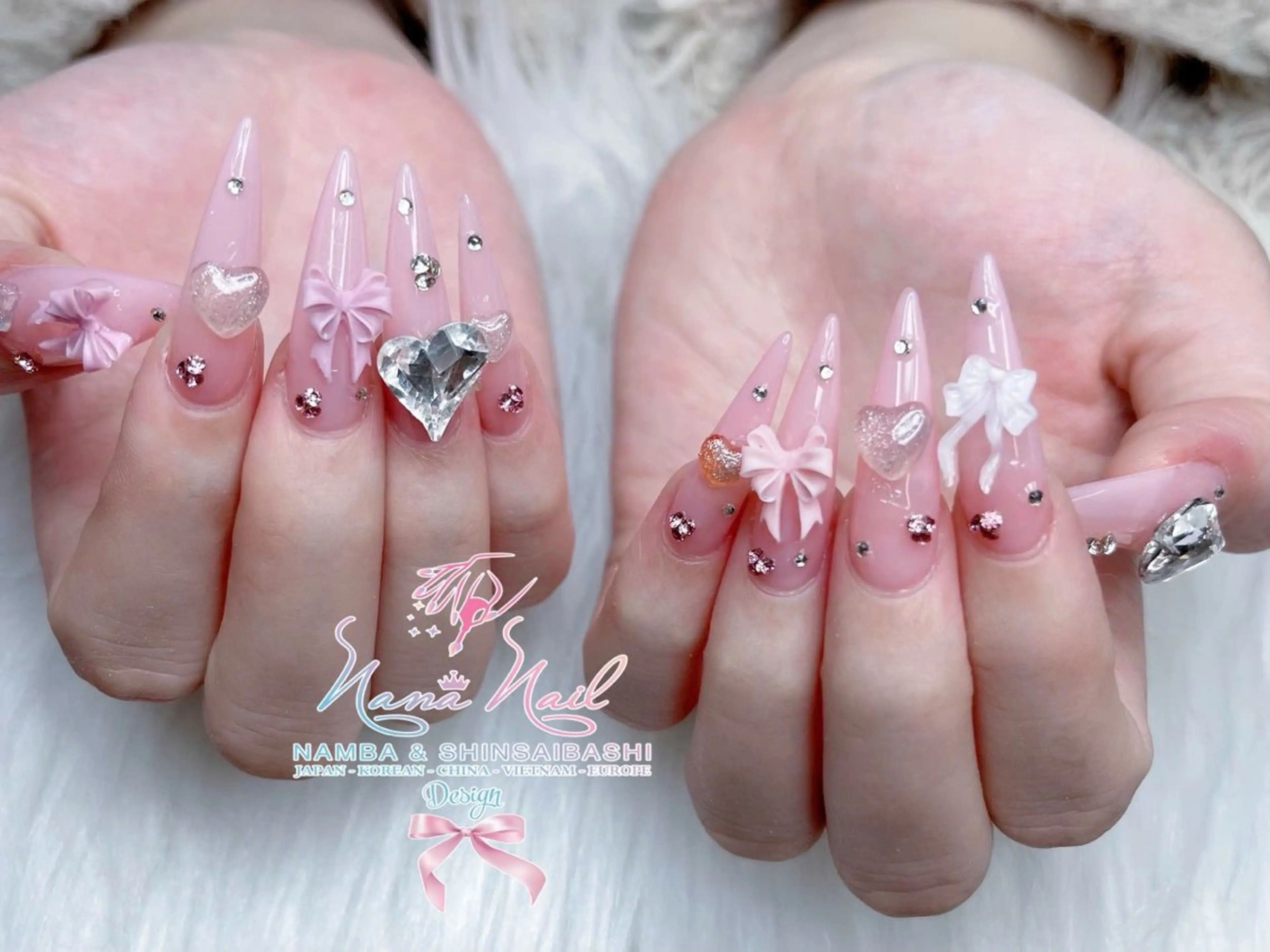 ロング 韓国風ヘア ロング クリスマス ハンドネイル 79Linanailnamba所属・Linanail Nambaのネイルデザイン