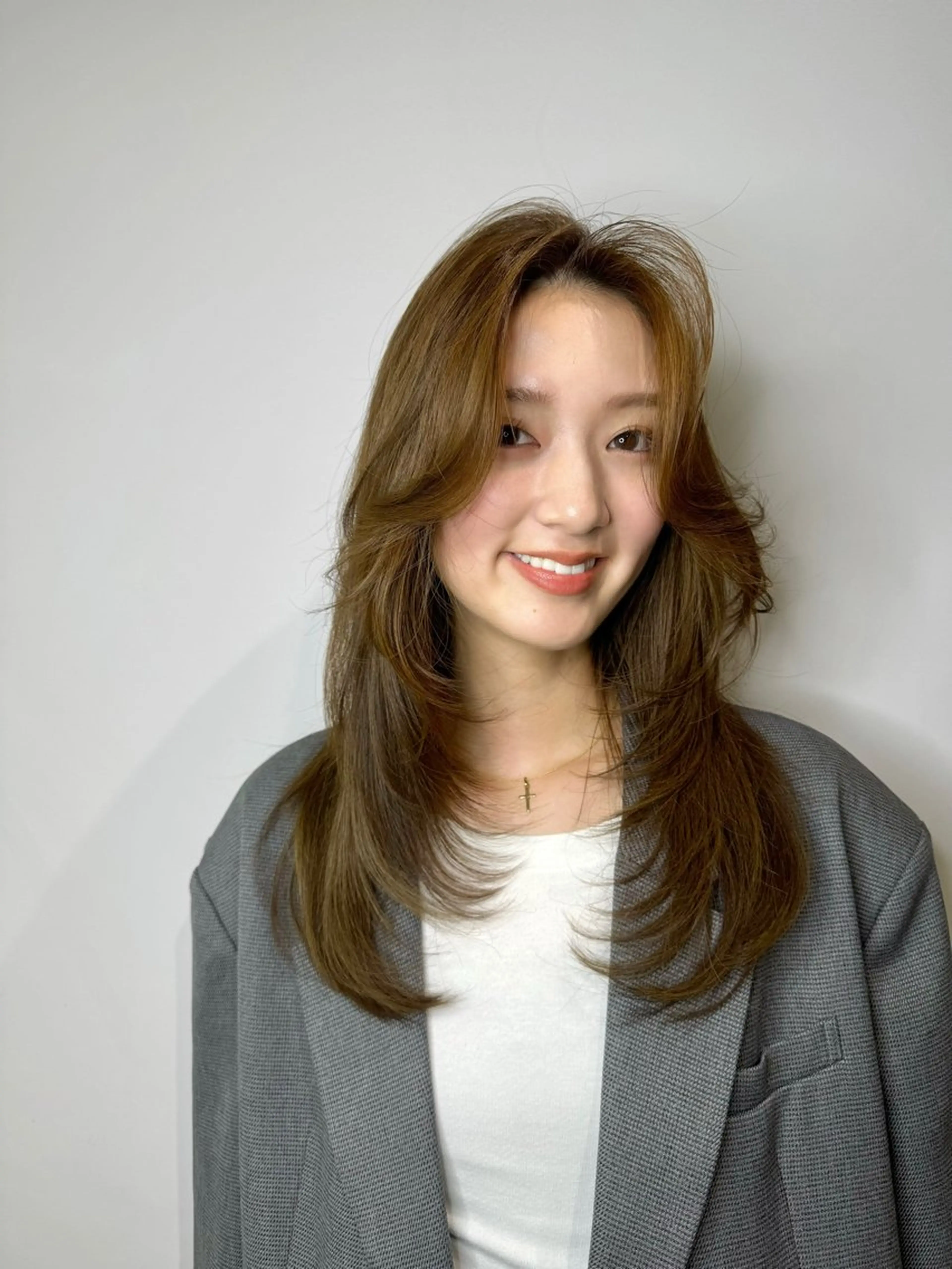 【撮影モデル】ミディアムレイヤーカット➕カラーの写真