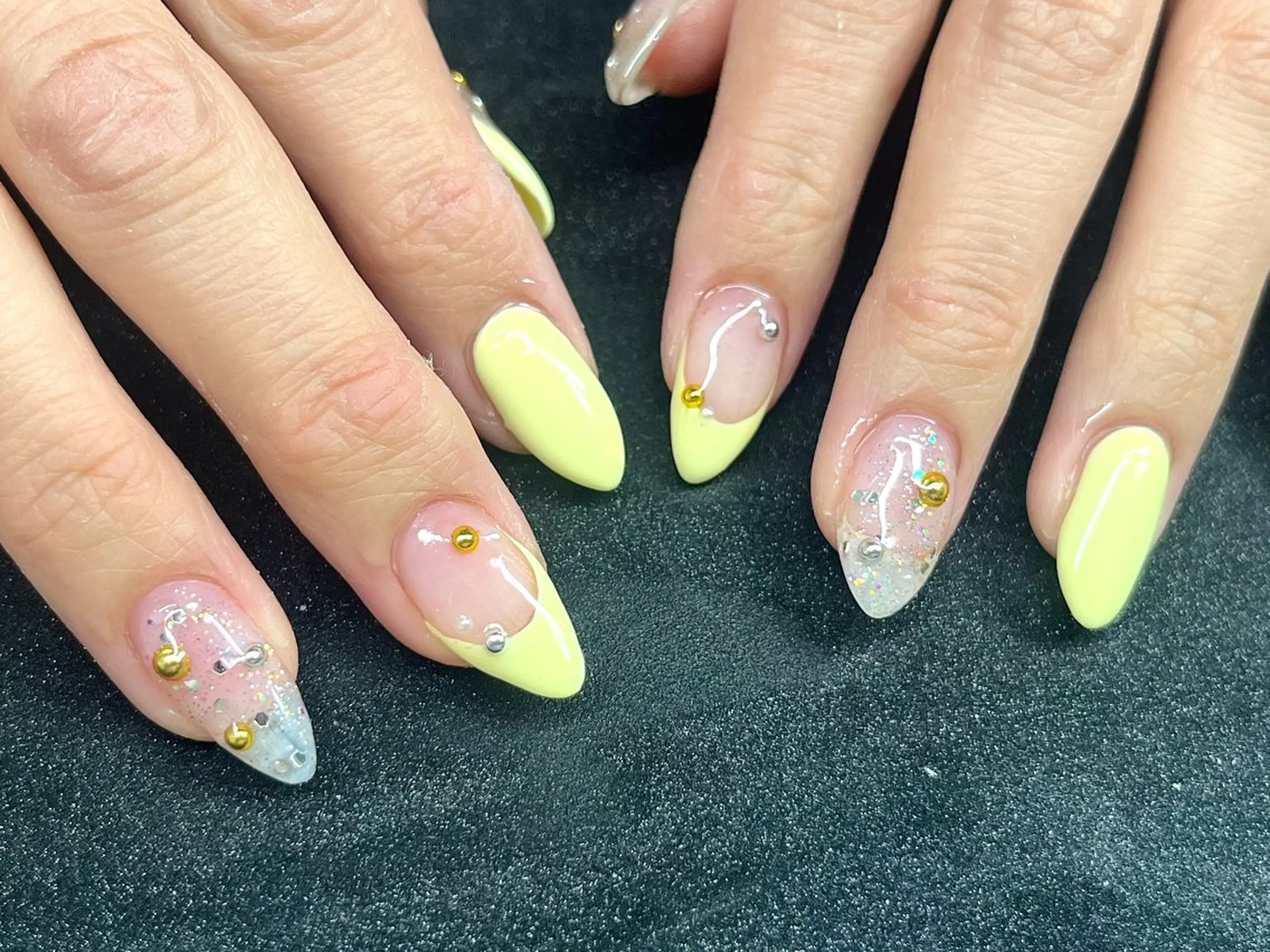 ネイル 黄色 ハンドネイル Chika .のネイルデザイン