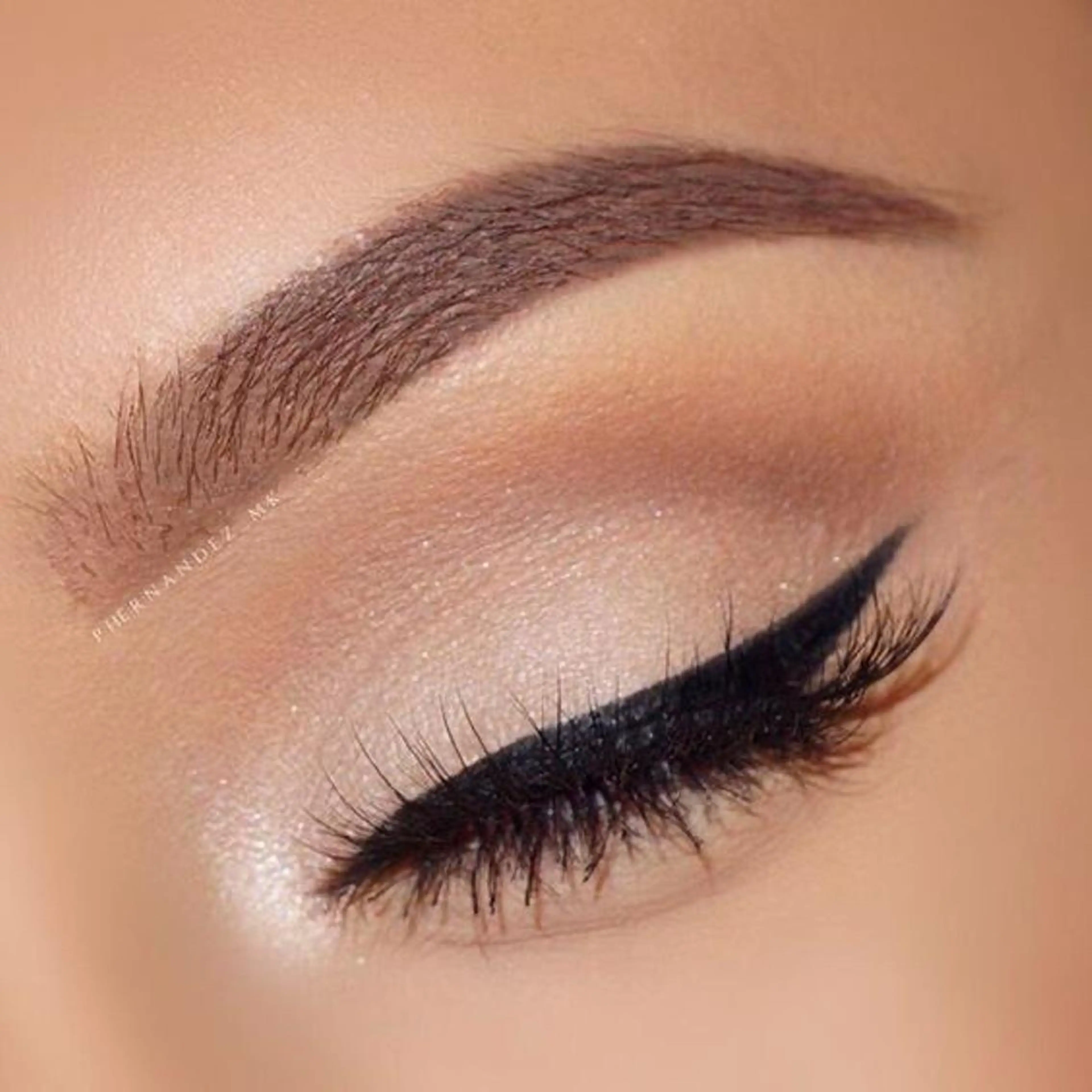 眉毛ワックス【女性5,000円、男性6,000円】の写真