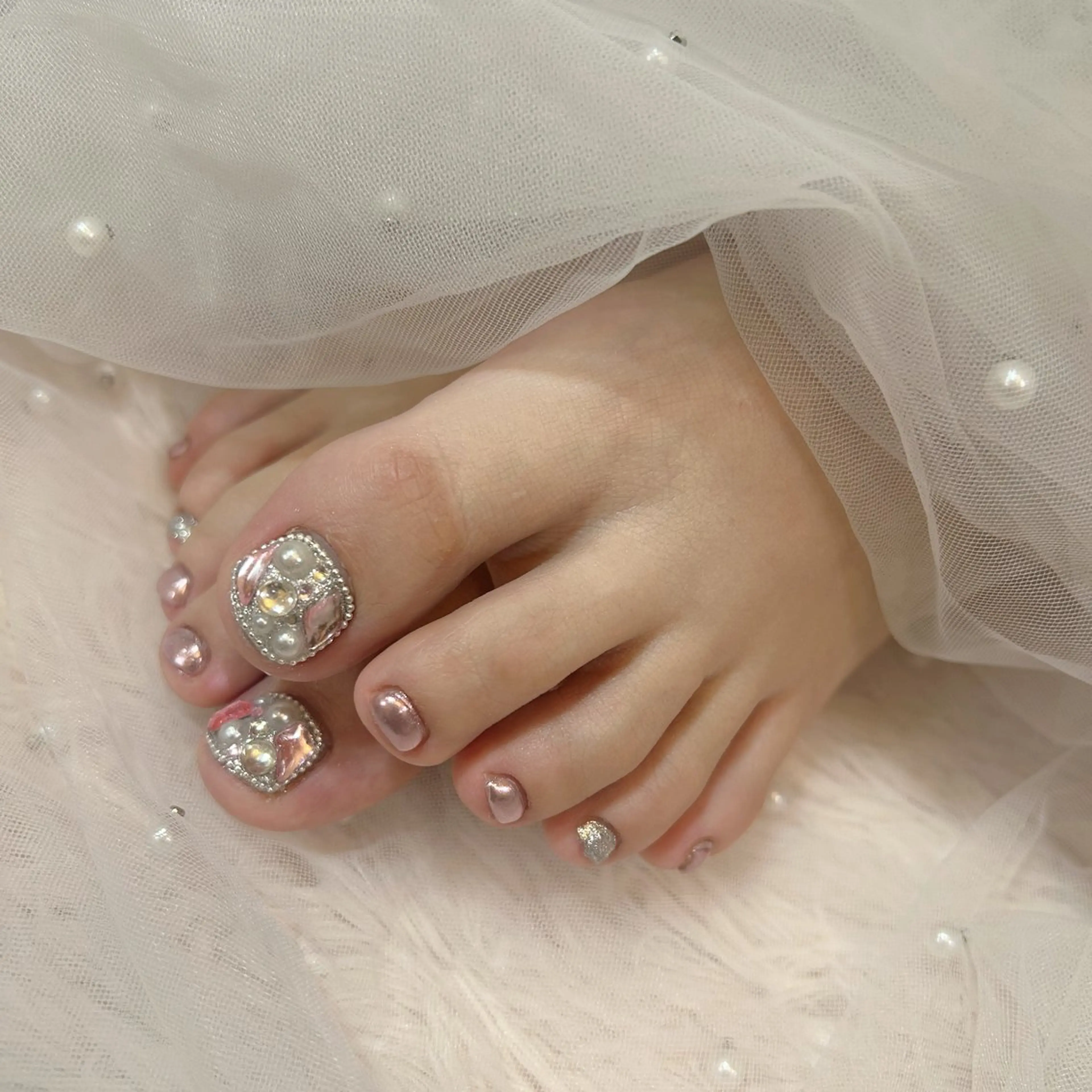 ネイル フットネイル ミラーネイル 持ち込み フットネイル EmaNail天満橋店所属・EmaNail Risaのネイルデザイン