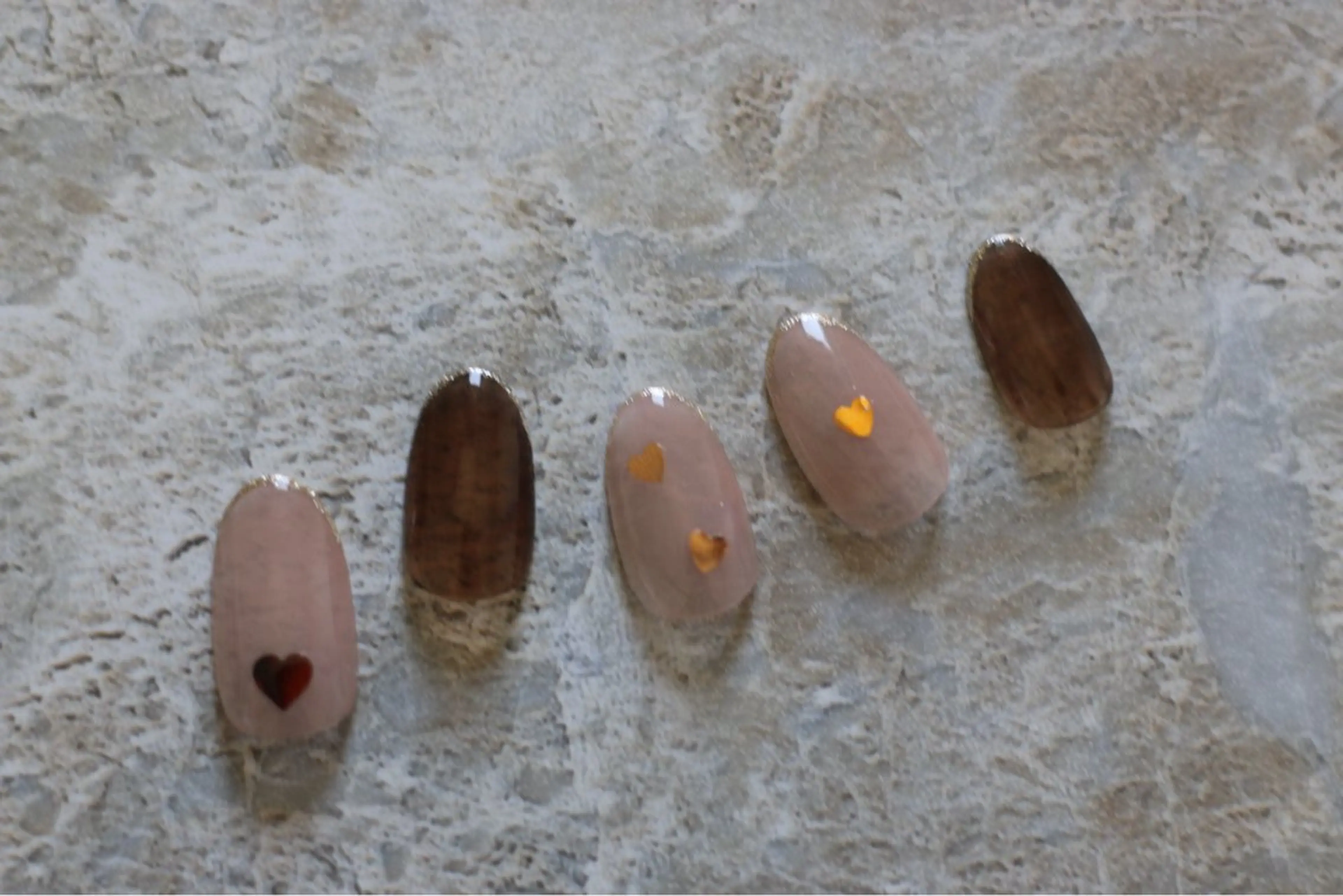 ネイル バレンタイン 市川 沙希子のネイルデザイン