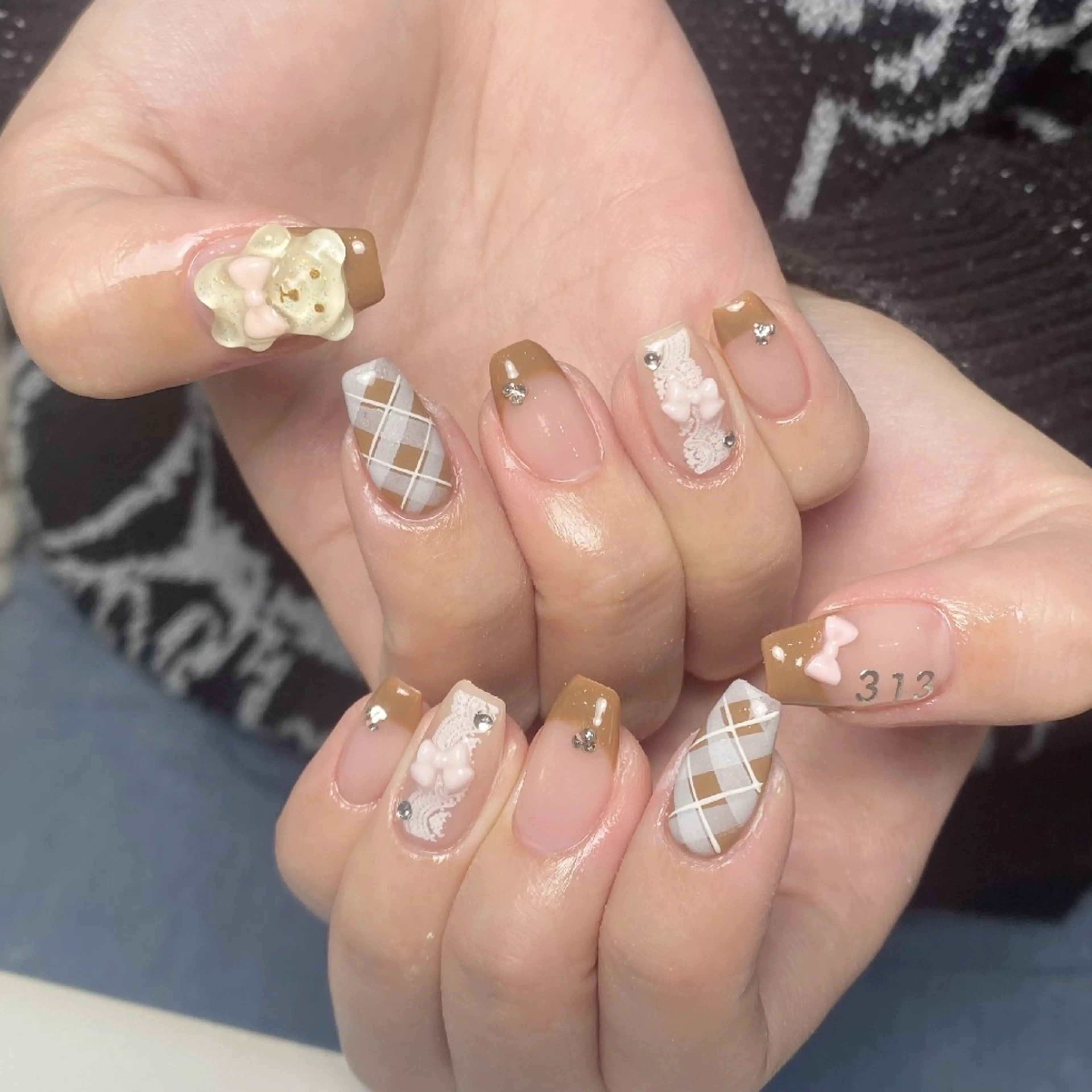 ネイル チークネイル フレンチネイル ジェルネイル ガーリー キラキラネイル ハンドネイル UM Nail Salonのネイルデザイン