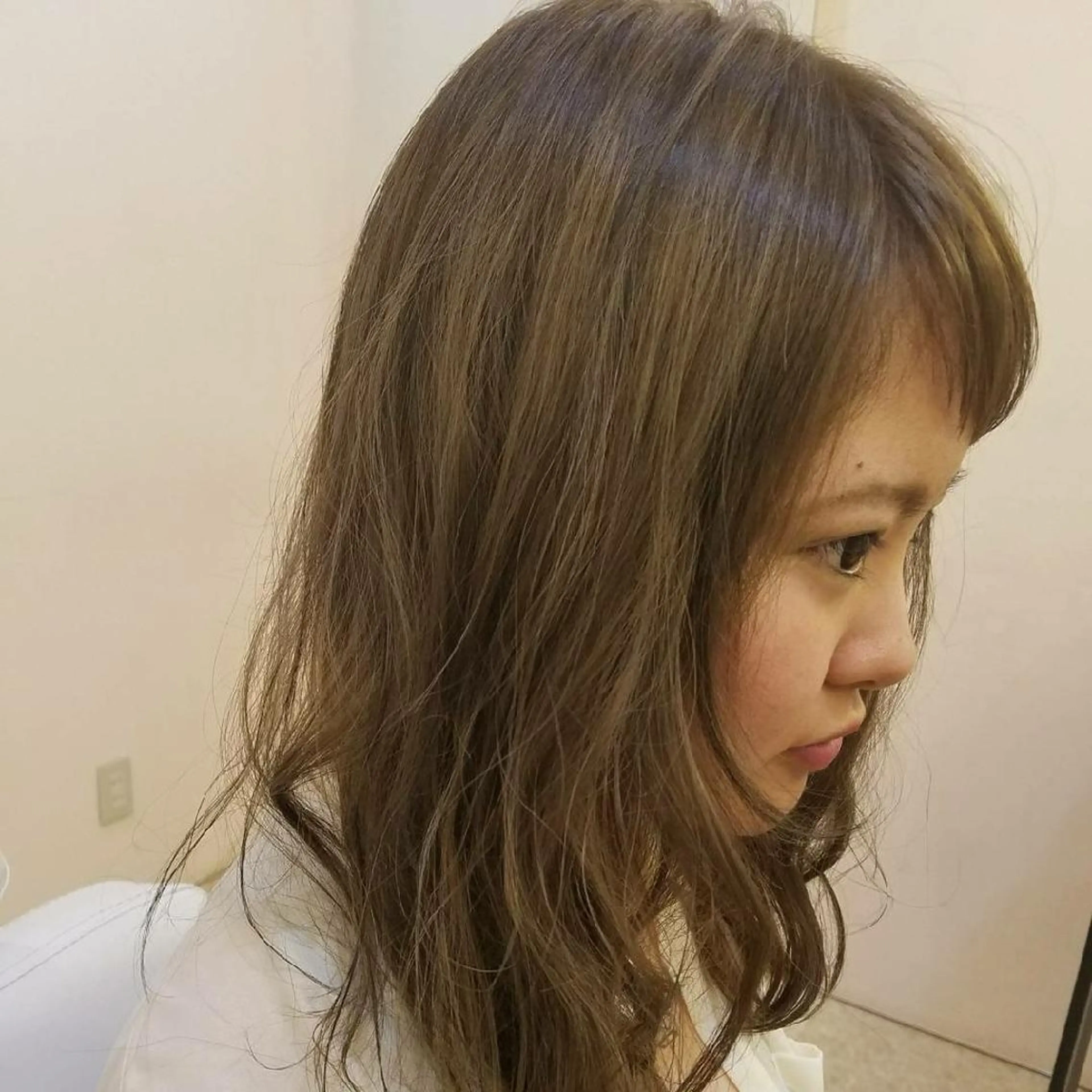 セミロング カラー デザインカラー EMANON名古屋所属・美谷添（ミヤゾエ） まどか大人ヘアサロンのヘアスタイル