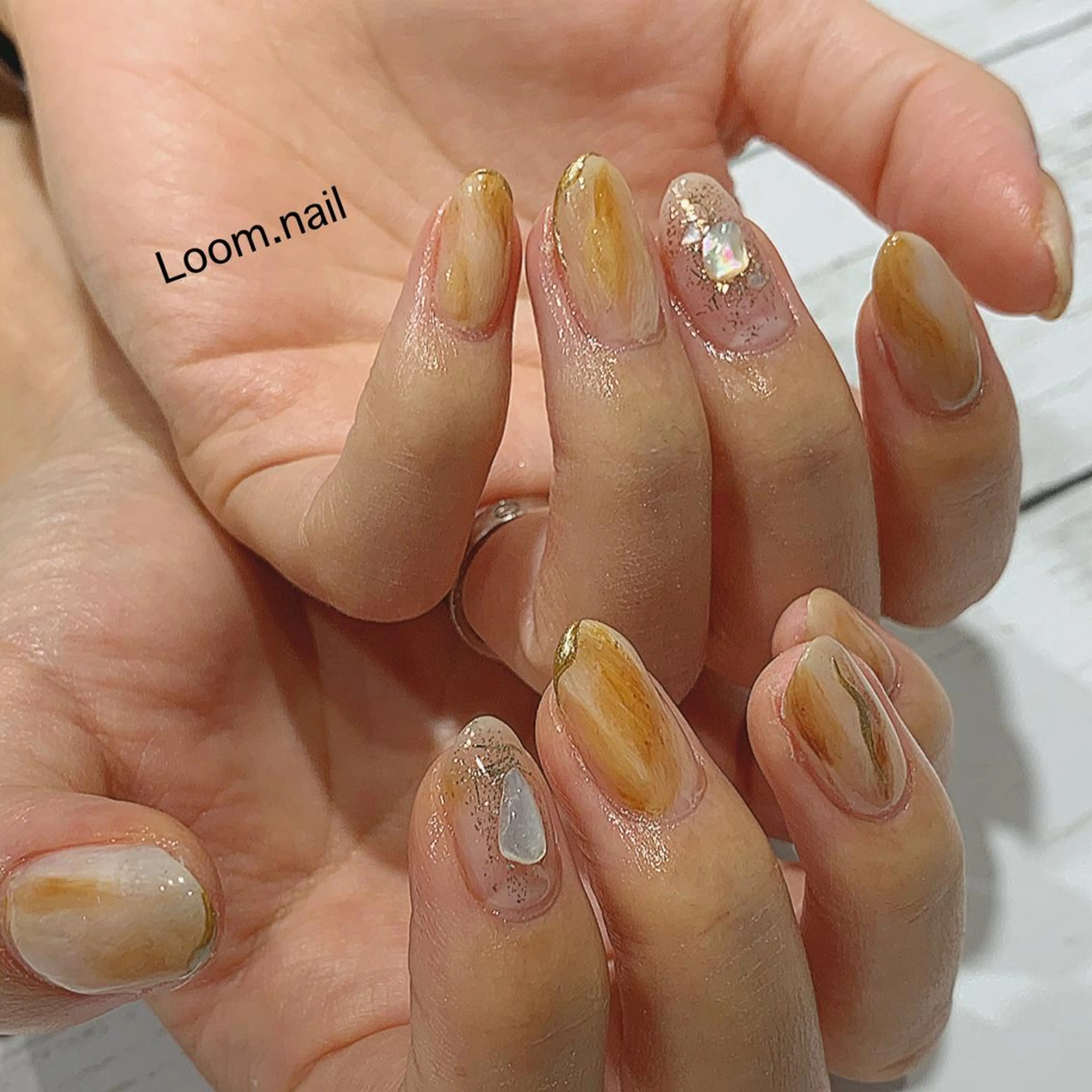 ネイル ゴールド ニュアンスネイル Loom所属・hrd manamiのネイルデザイン