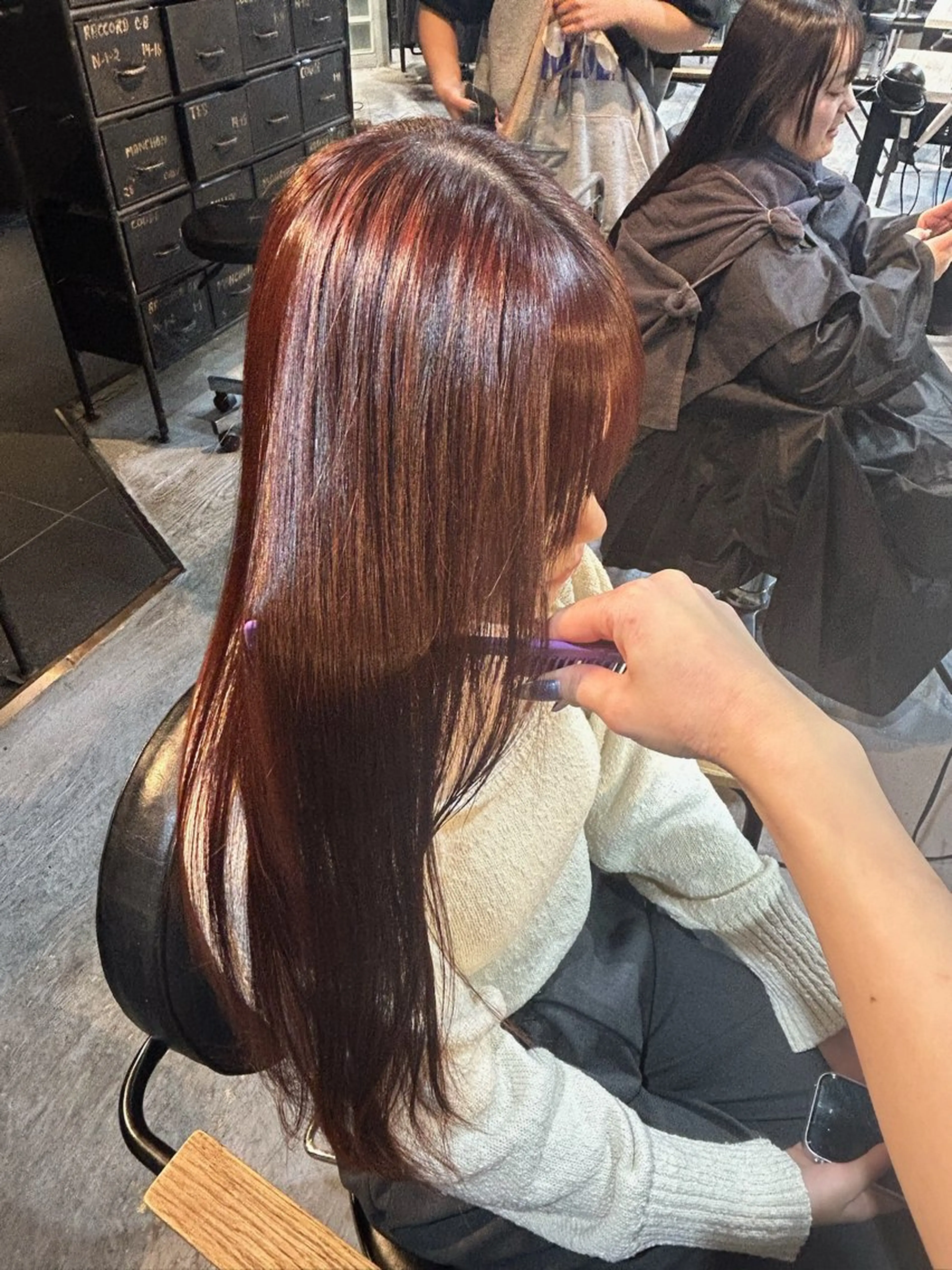 ロング ヘアカラー おがわ まなのヘアスタイル