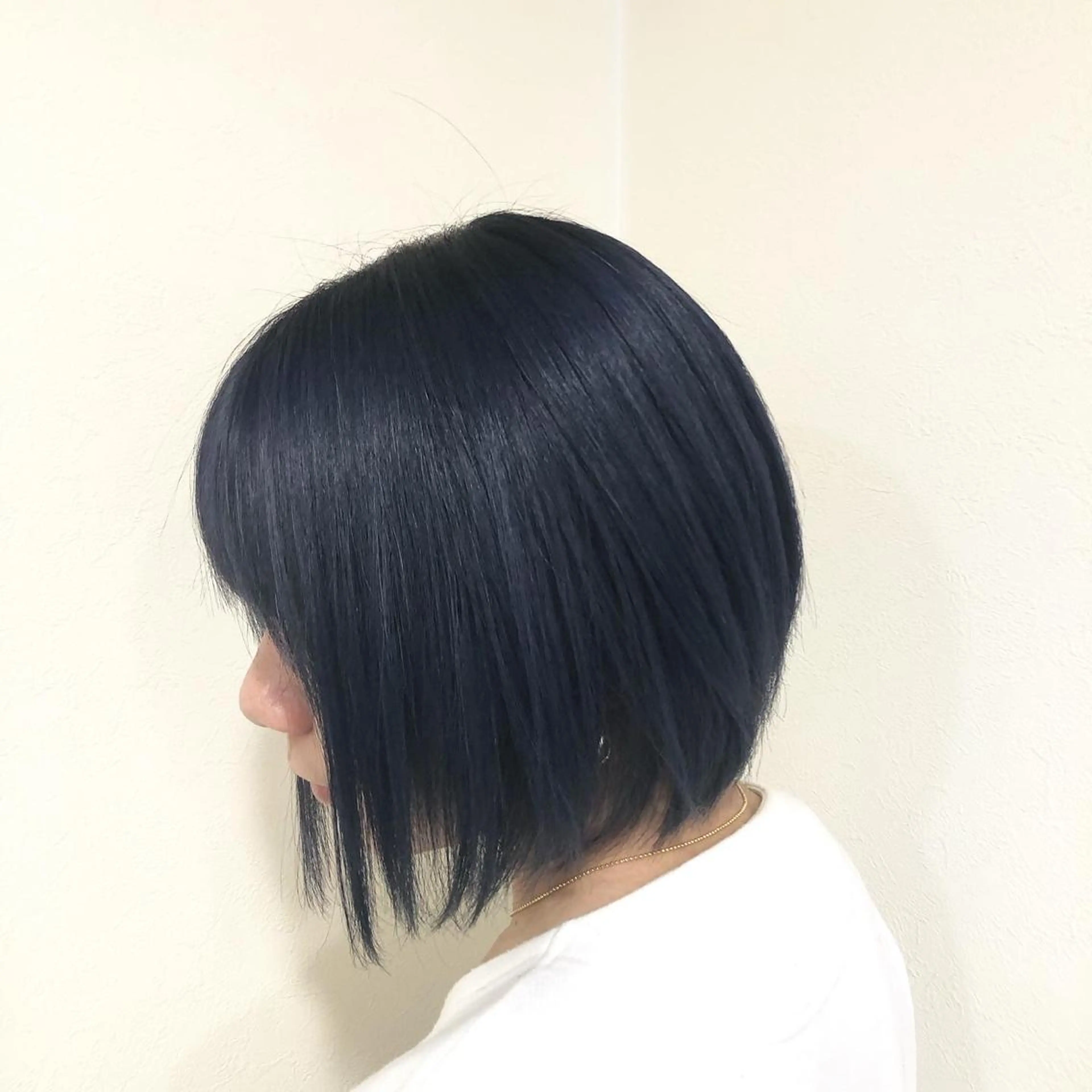 ショート カラー 工藤 綾華のヘアスタイル