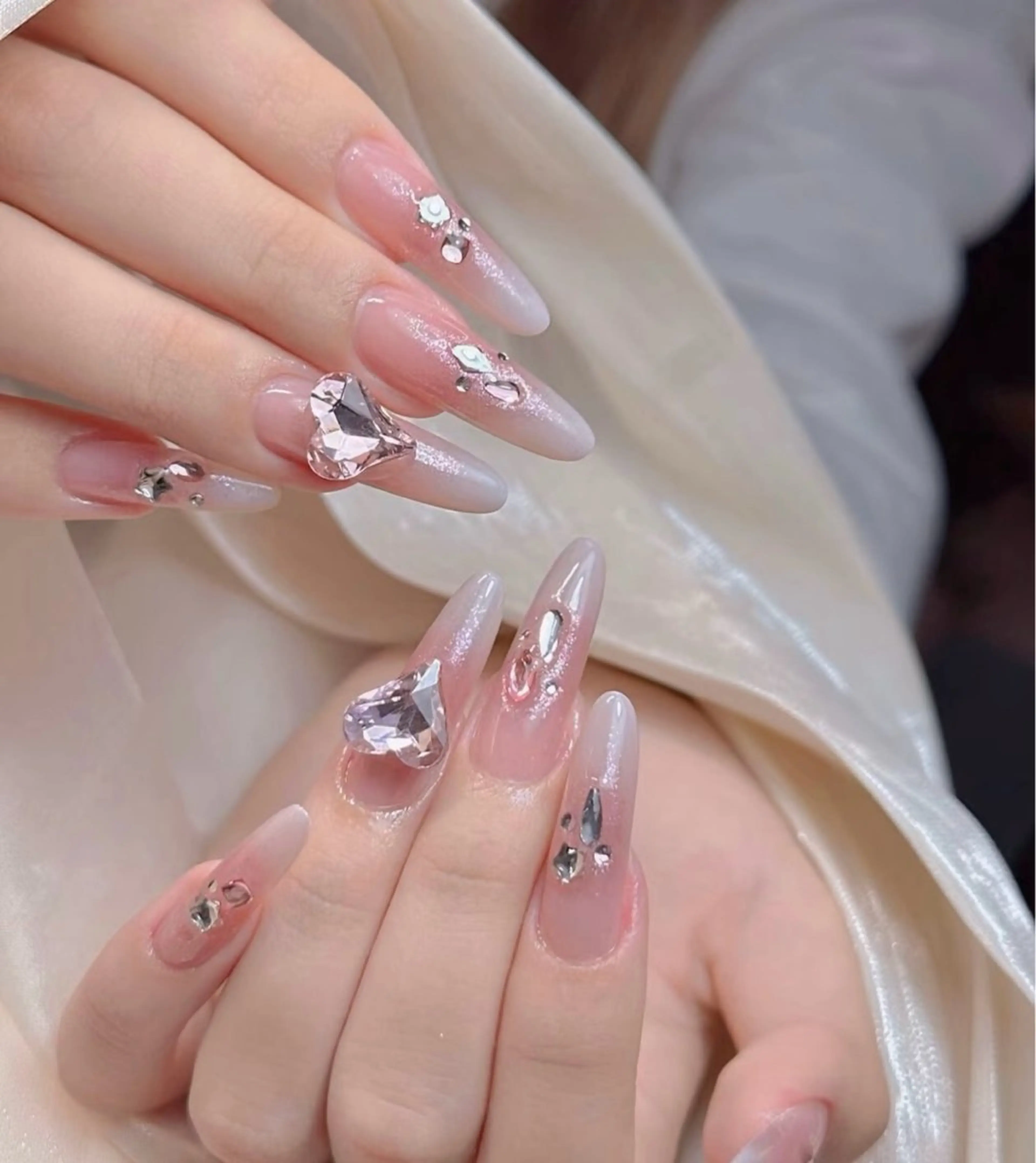 ネイル チークネイル 長さ出し フラワーネイル フレンチネイル ガーリー SunNail池袋駅 ワンホンネイルのネイルデザイン