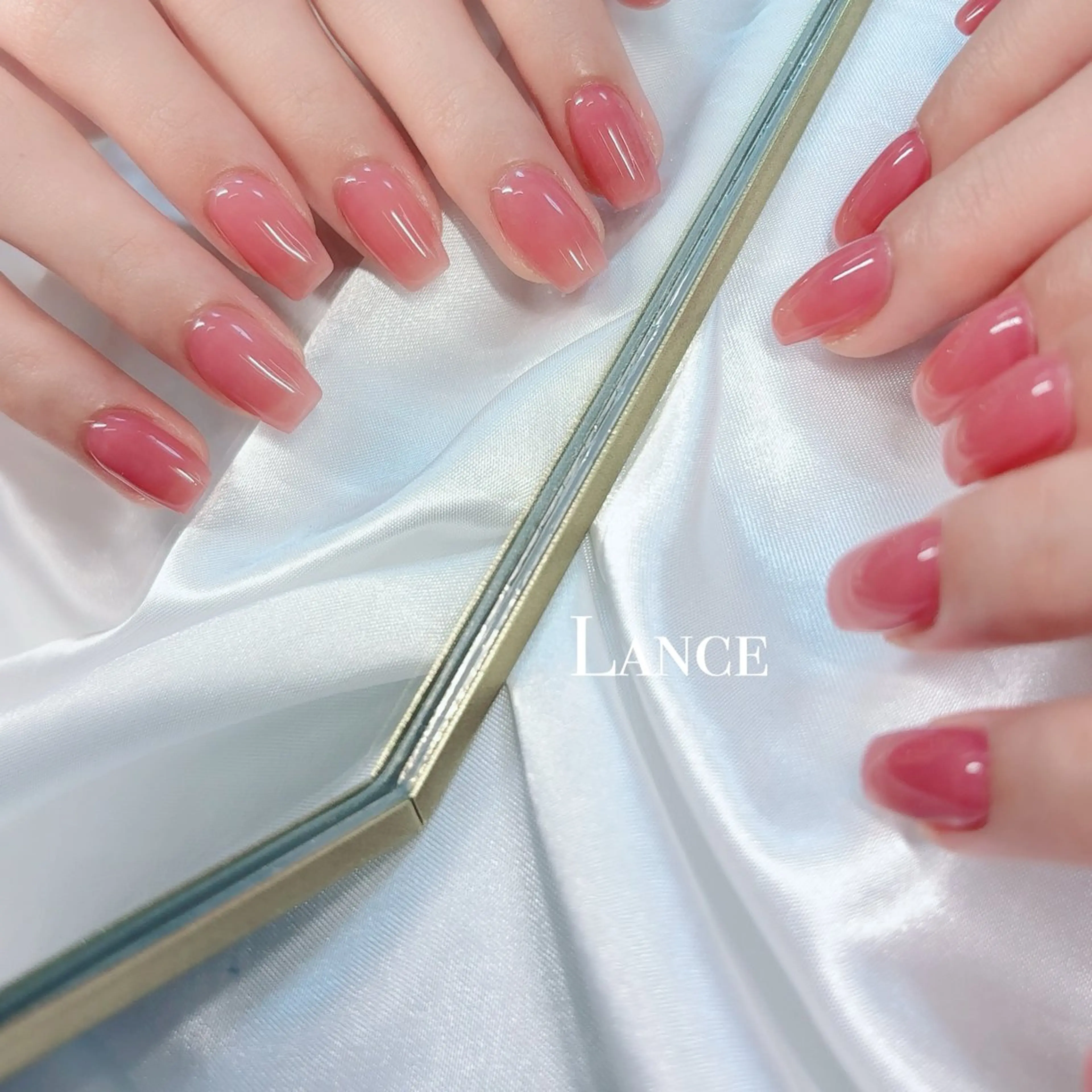ネイル オーロラネイル フレンチネイル キラキラネイル 韓国ネイル ワンカラーネイル Lance nailのネイルデザイン