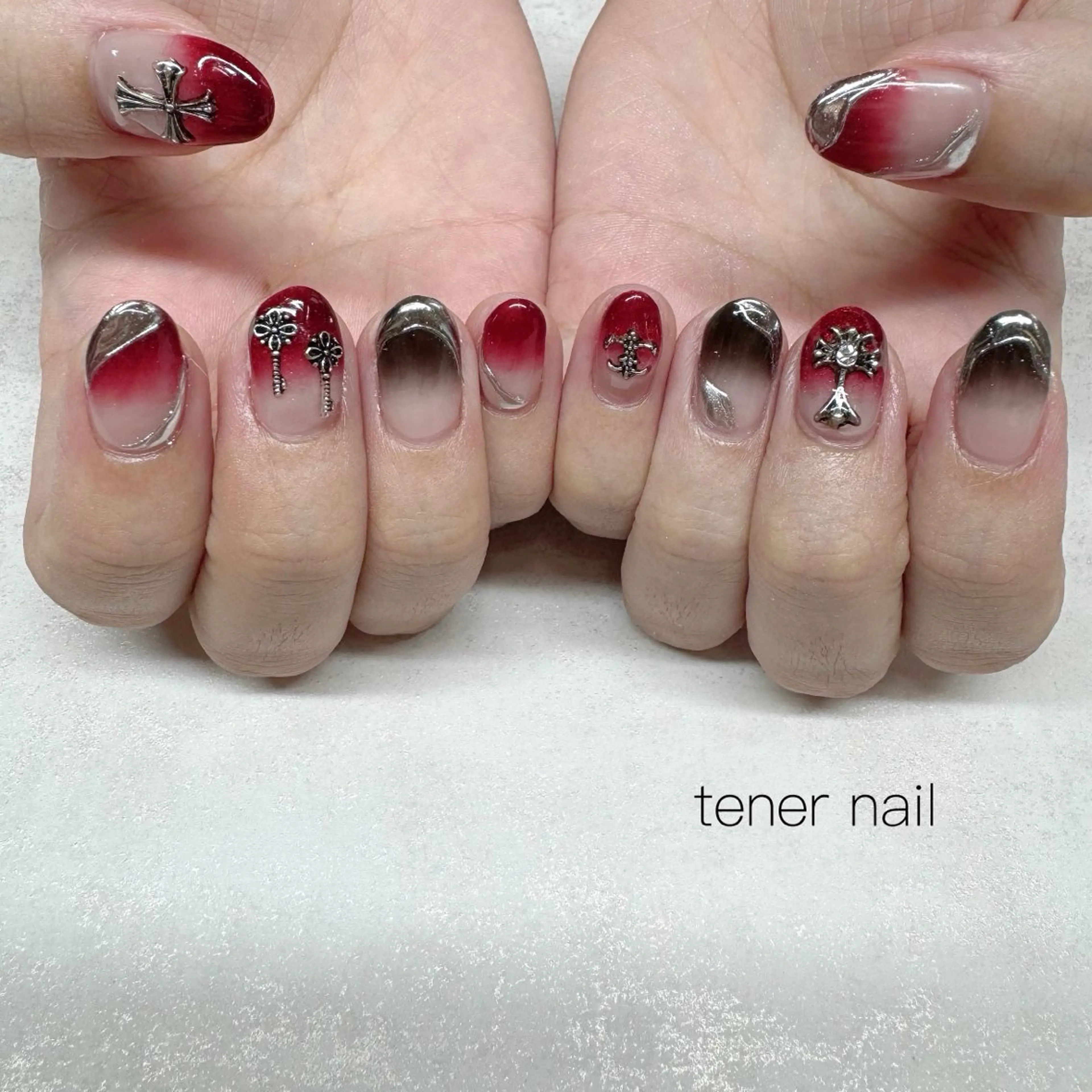 ネイル 赤色 シルバー ハンドネイル tener  nail  テネルネイル所属・テネルネイル tener nailのネイルデザイン