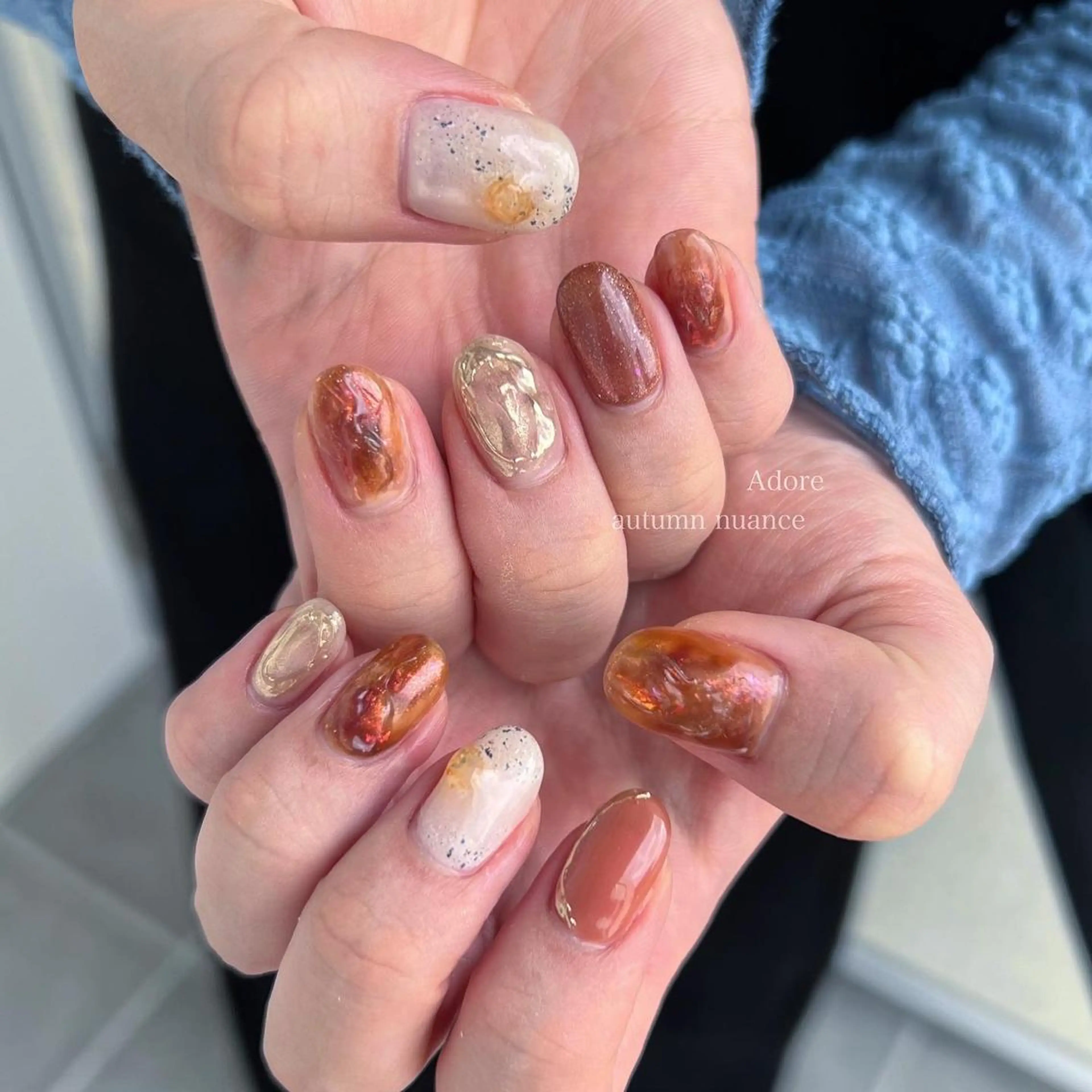 ネイル べっ甲ネイル ブラウン ミラーネイル ニュアンスネイル ハンドネイル Nail Adore.のネイルデザイン