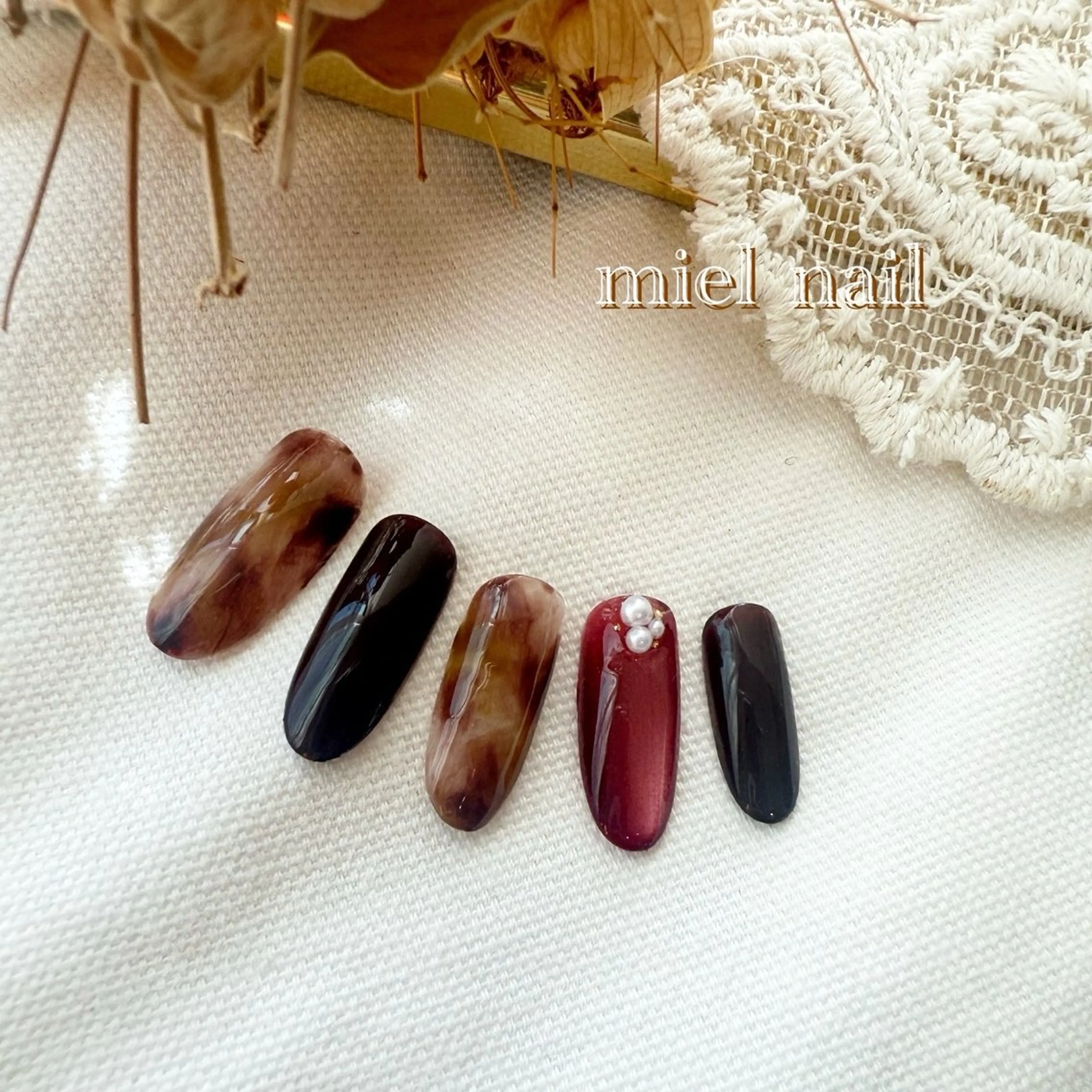 ネイル べっ甲ネイル マグネットネイル 大理石ネイル(マーブル) 赤色 miel nailのネイルデザイン