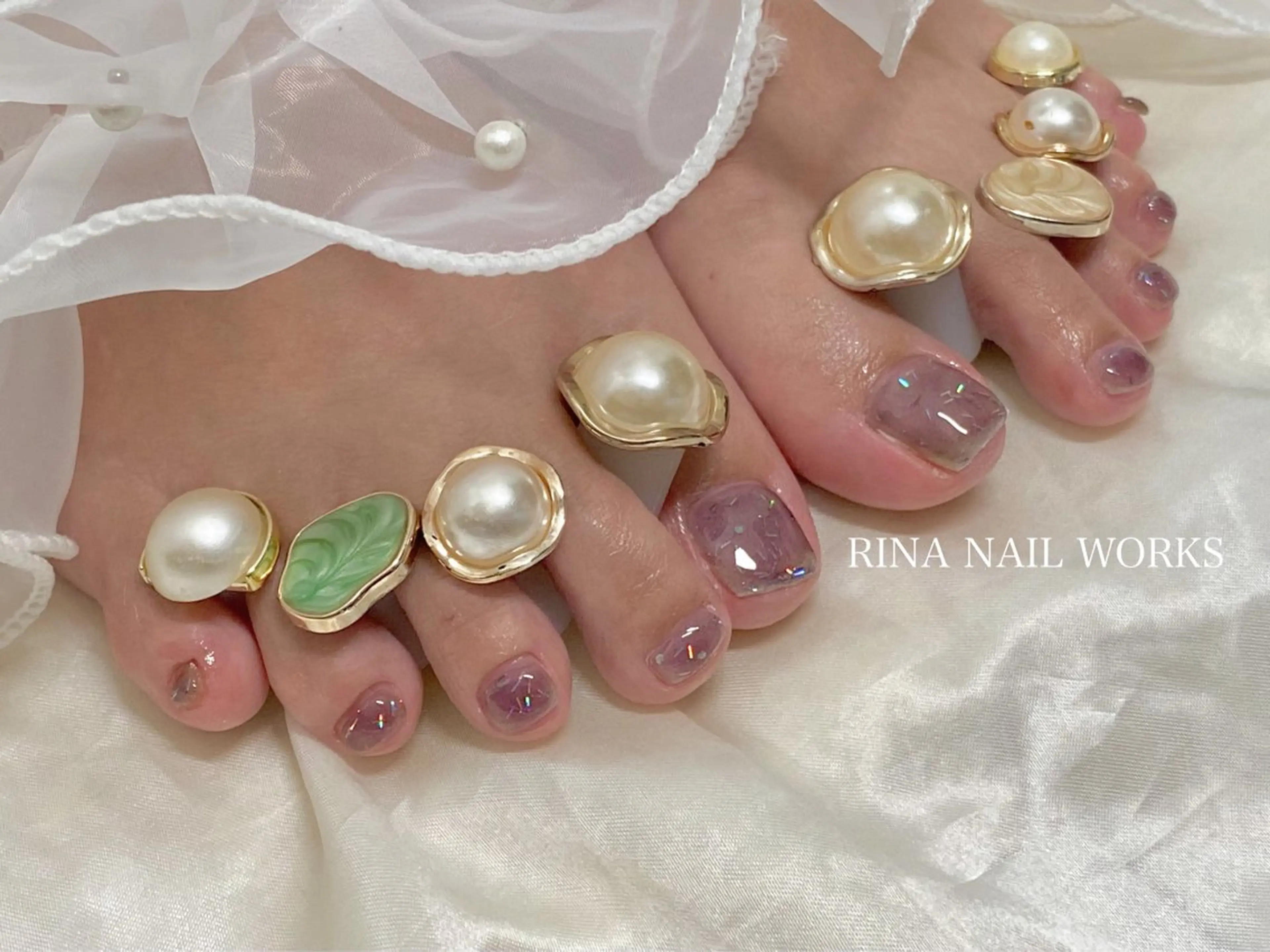 🫶【子育てしてる方限定】フットネイル　ラメ・ホロカラーのみ(フットバス・ケア込み料金)の写真