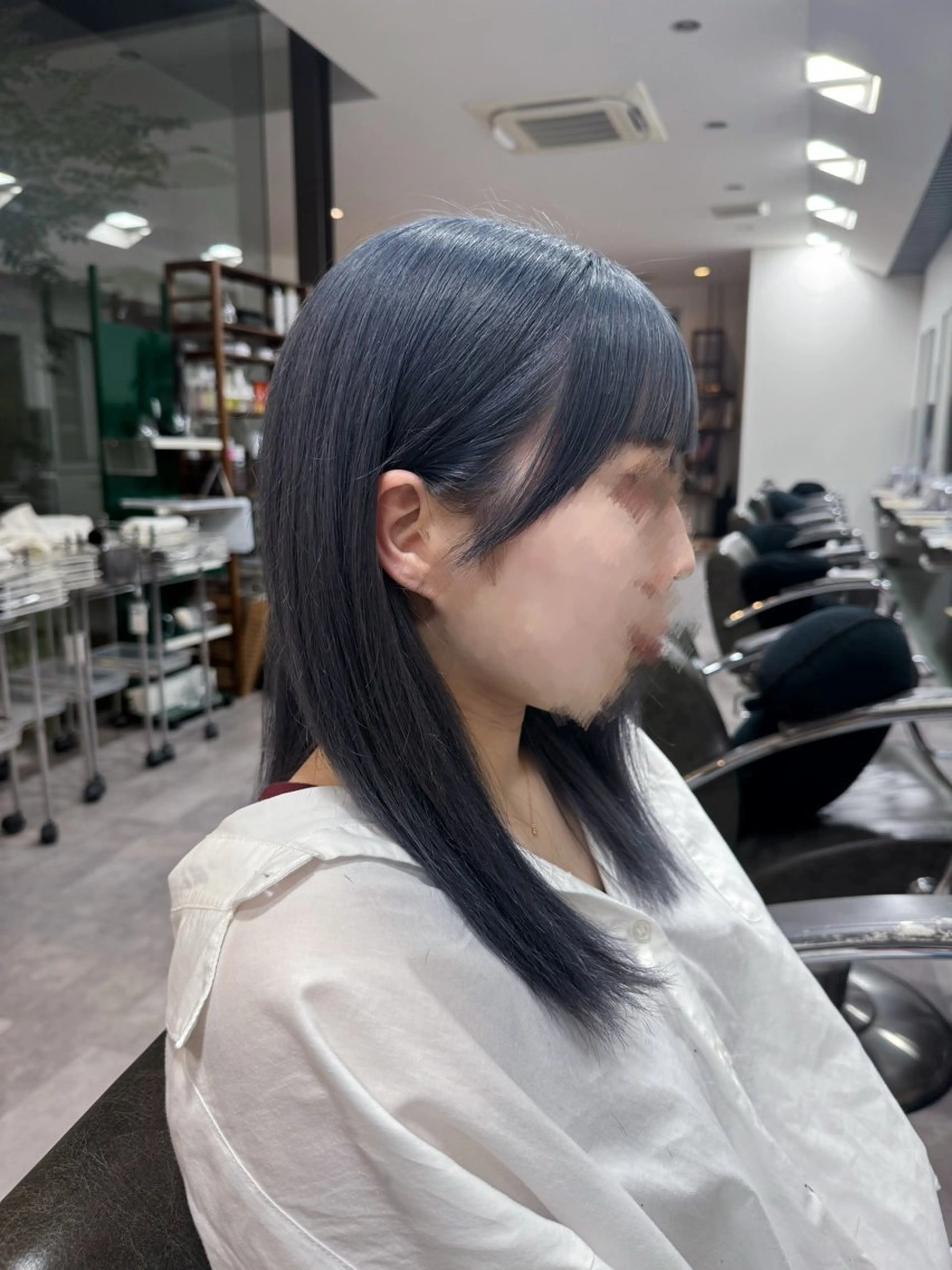 セミロング カラー ブルーカラー ブルーグレー 大門 怜以のヘアスタイル