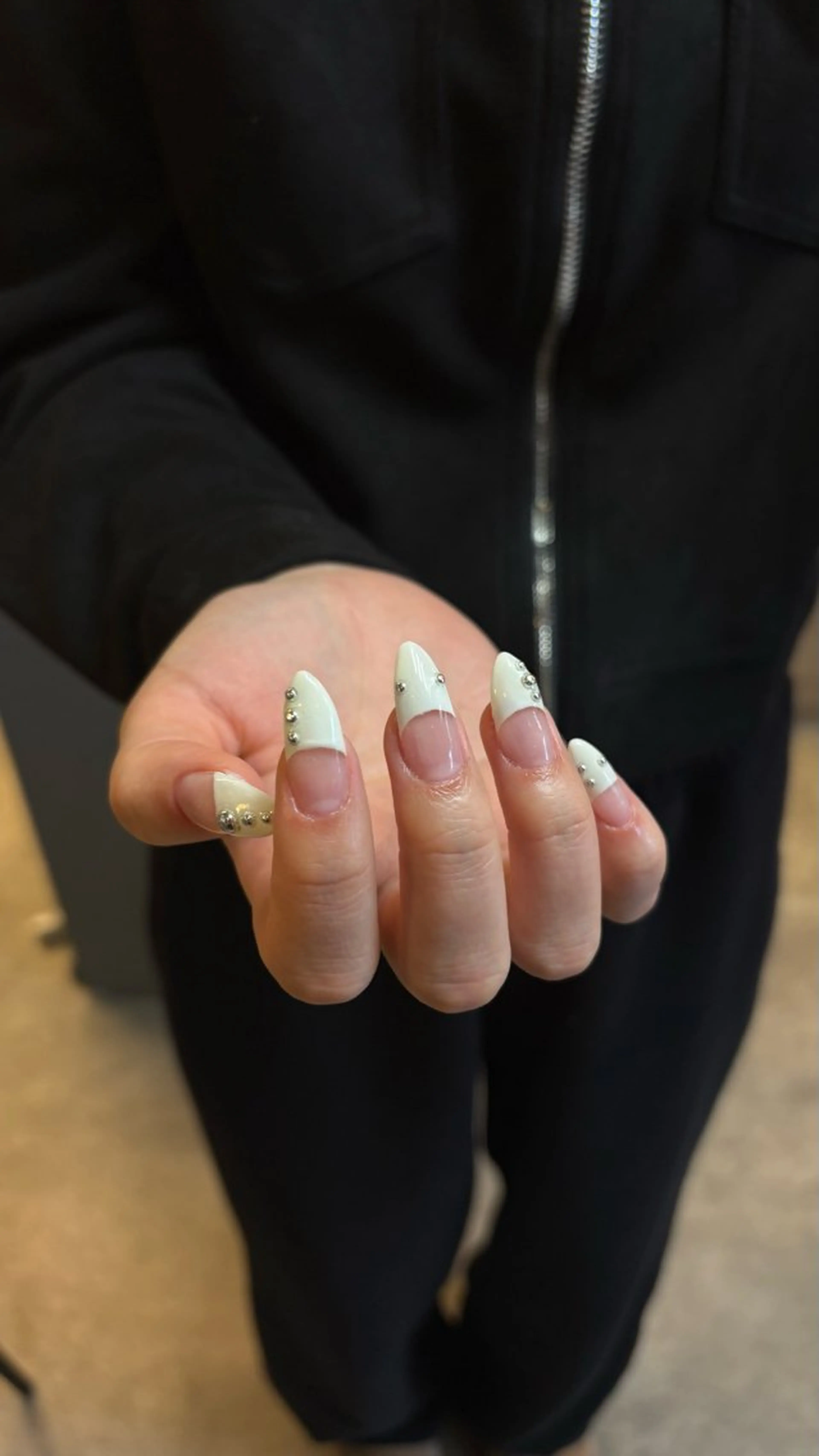 ネイル しおん🎶｜ひと 癖ニュアンス｜個性派のネイルデザイン