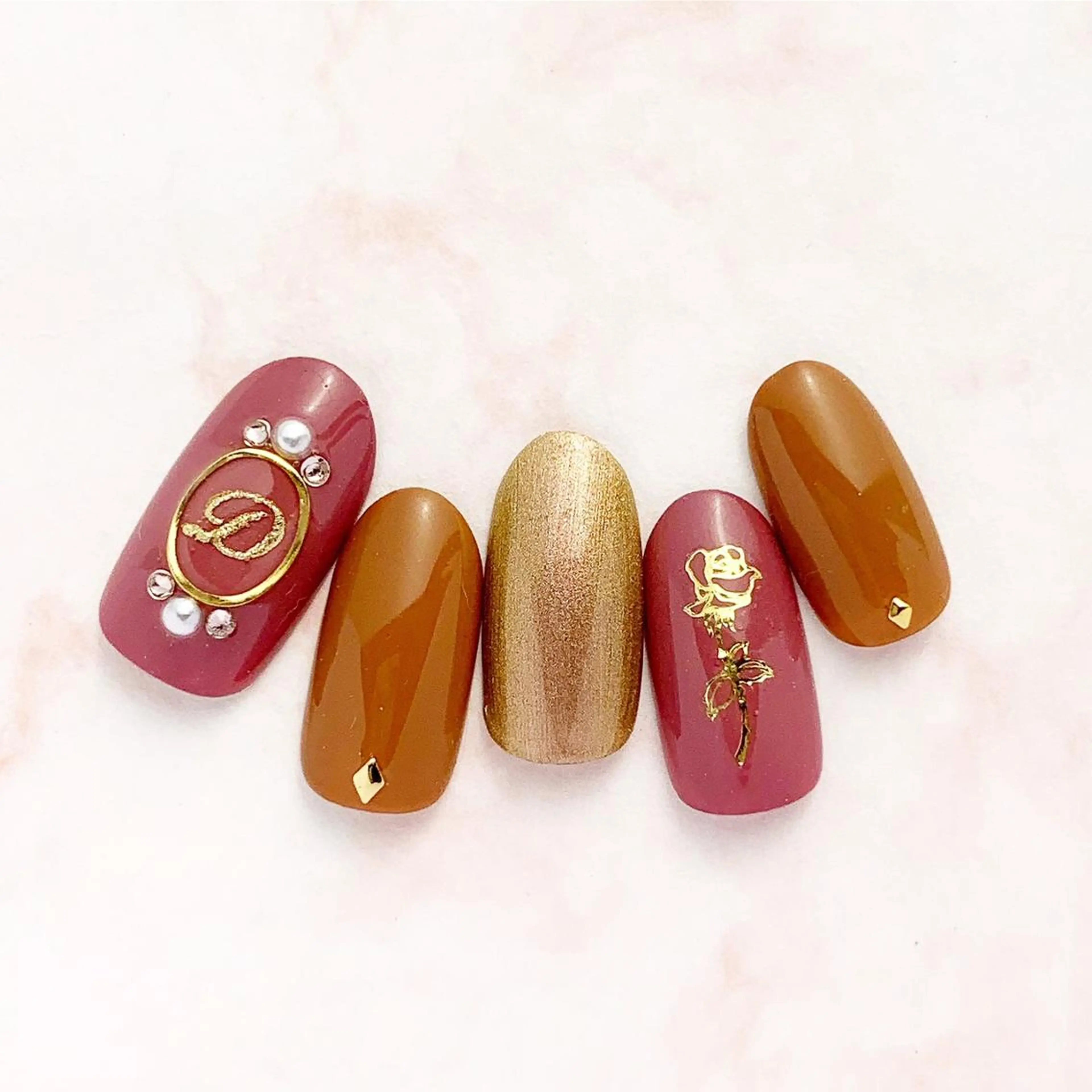 ネイル SOLMANI 予約担当のネイルデザイン