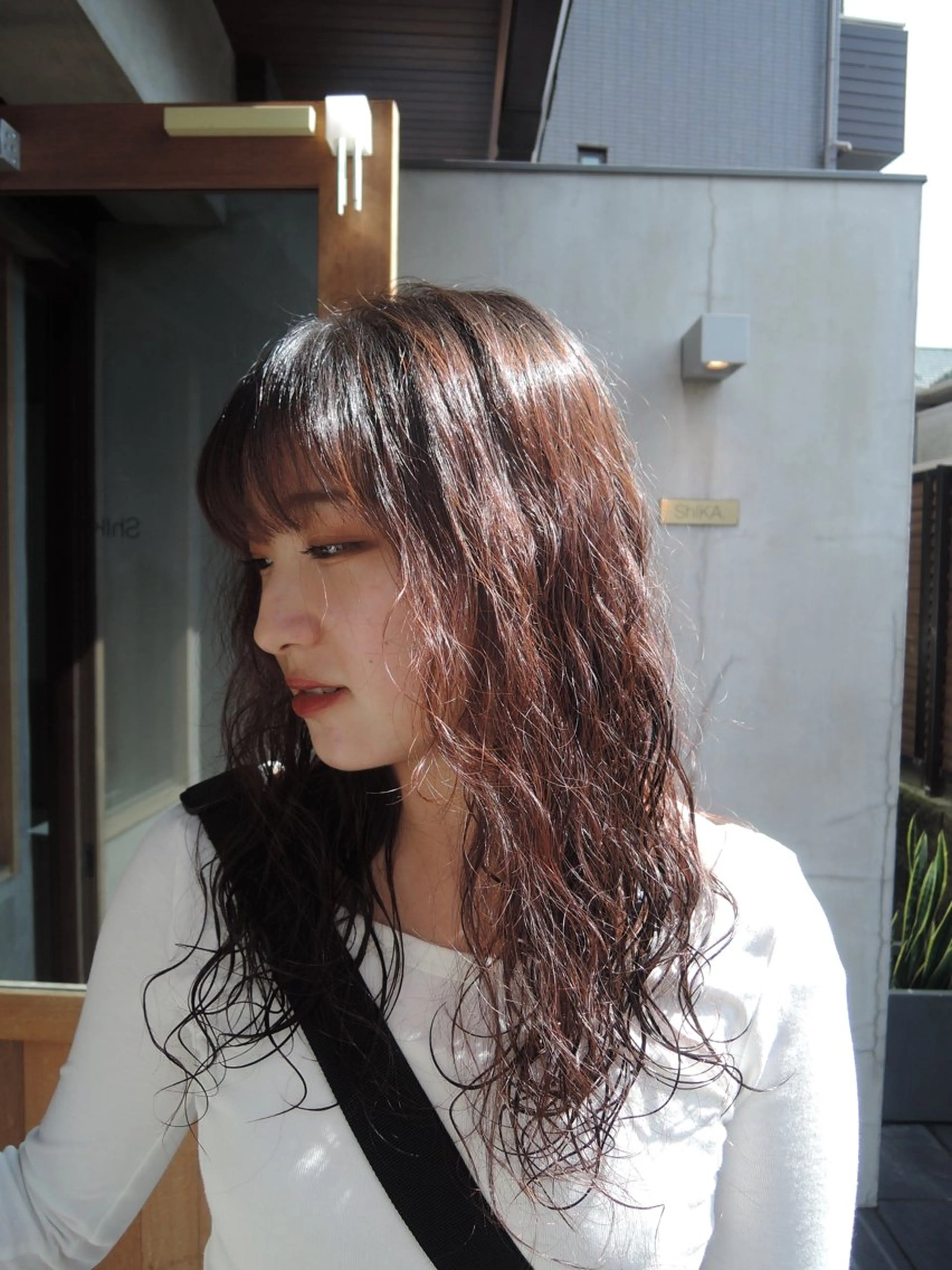 ミディアム パーマ YUI／レイヤー カット/透明感カラーのヘアスタイル