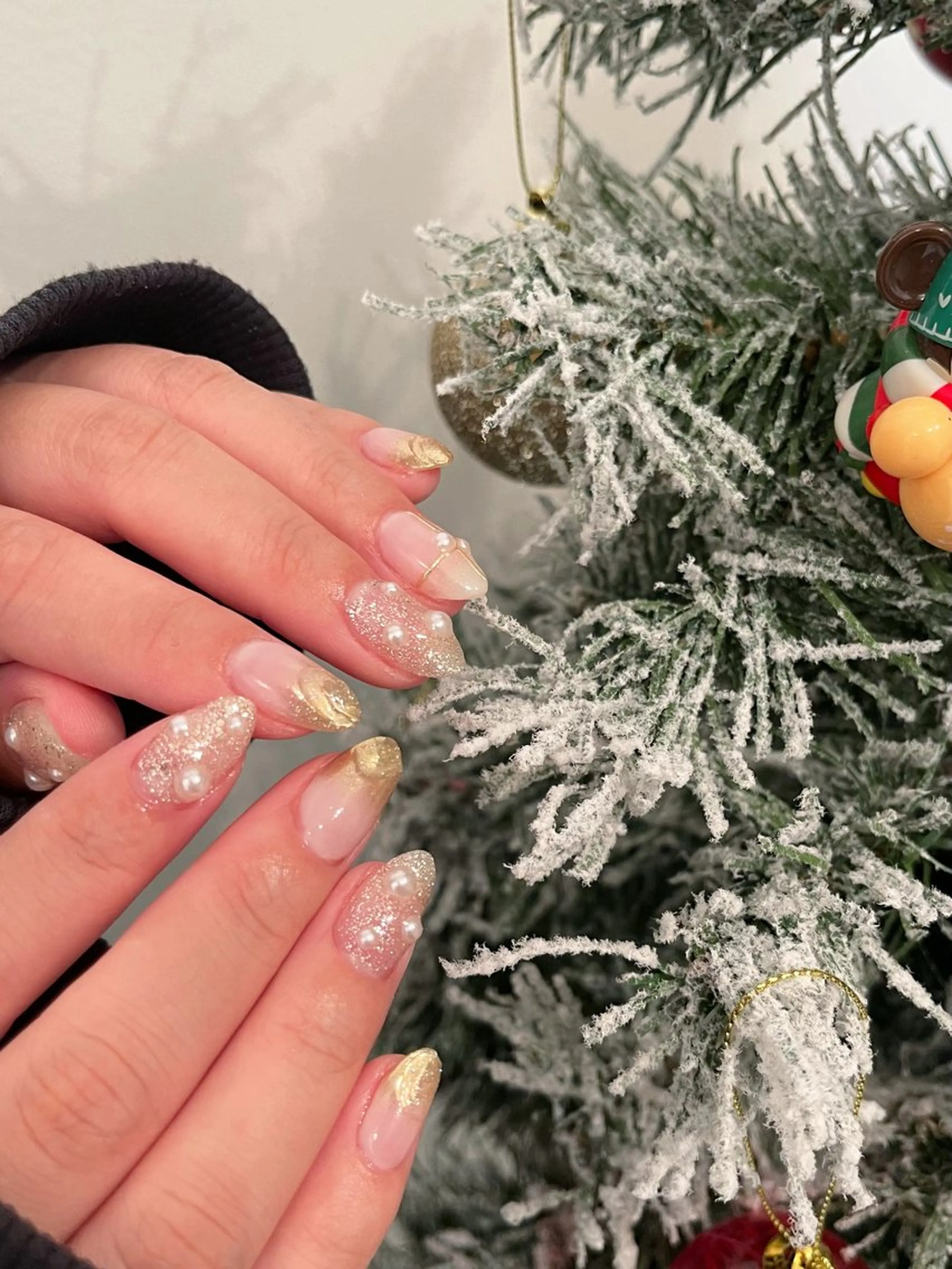 ネイル キラキラネイル 韓国ネイル ニュアンスネイル 冬ネイル クリスマス ハンドネイル petit所属・Yuka ネイリストのネイルデザイン