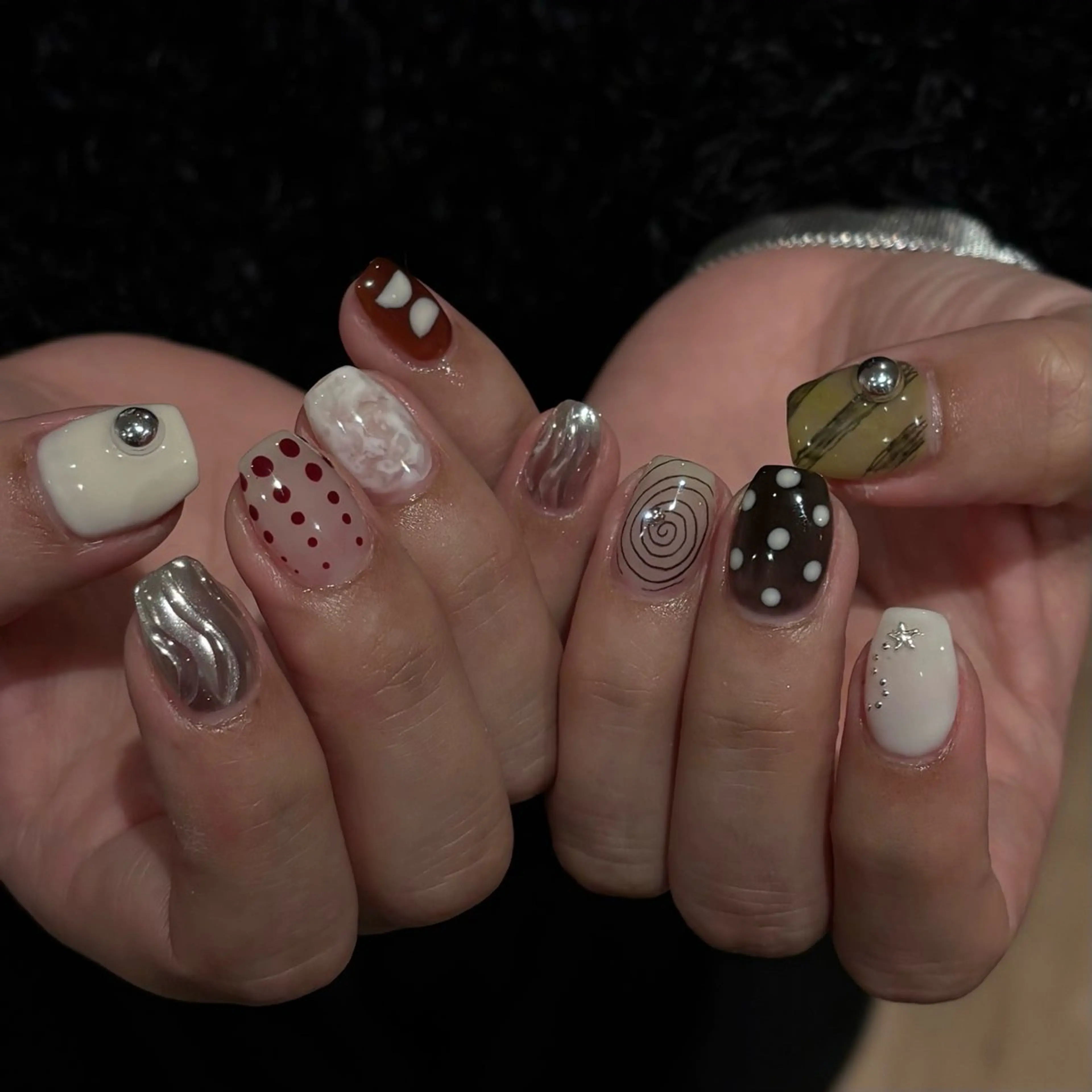 ネイル ドット ミラーネイル 持ち込み ニュアンスネイル ハンドネイル Bianca名駅店 安田のネイルデザイン