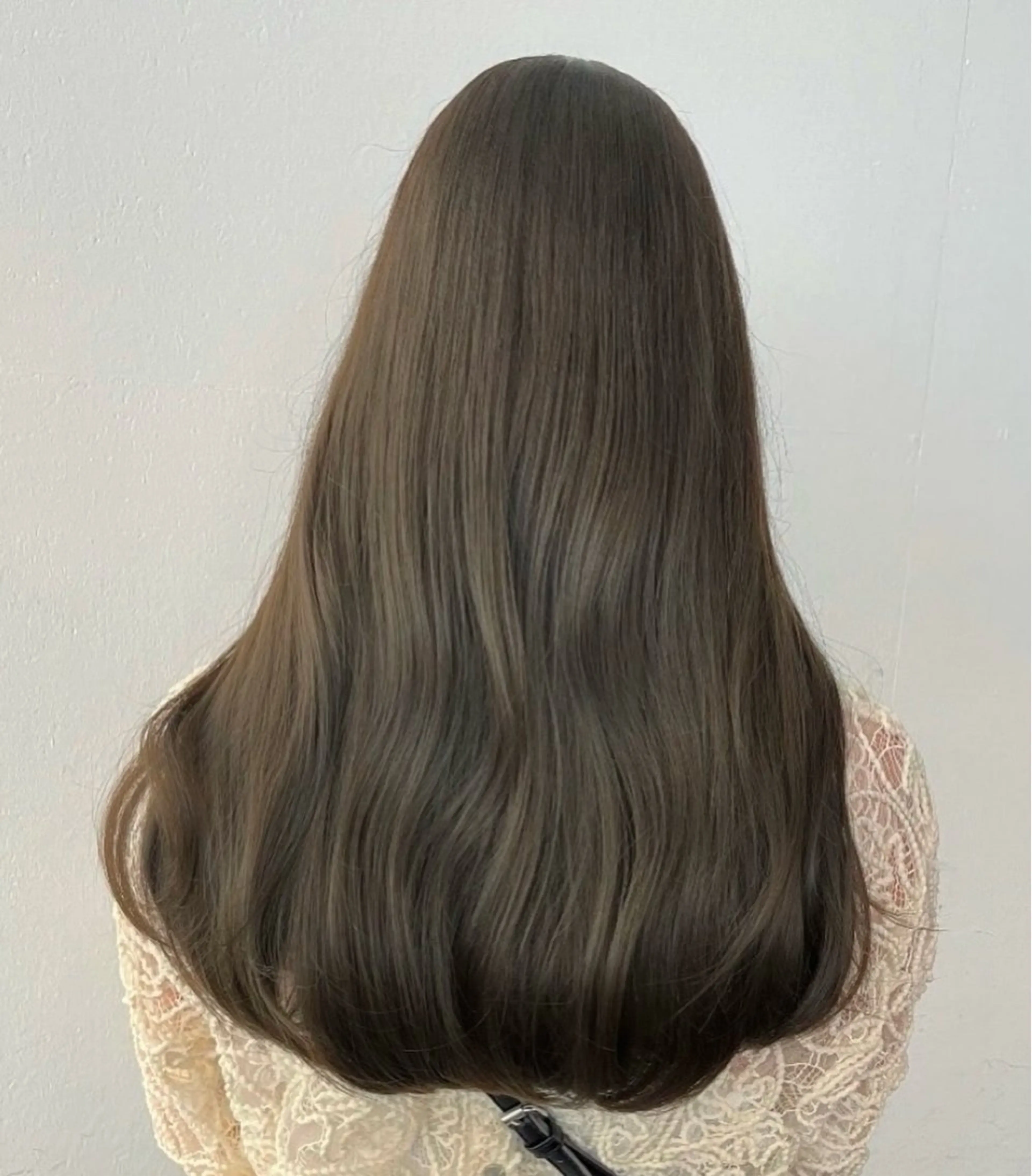 ロング カラー yuzua/オリーブ /透明感/レイヤーのヘアスタイル