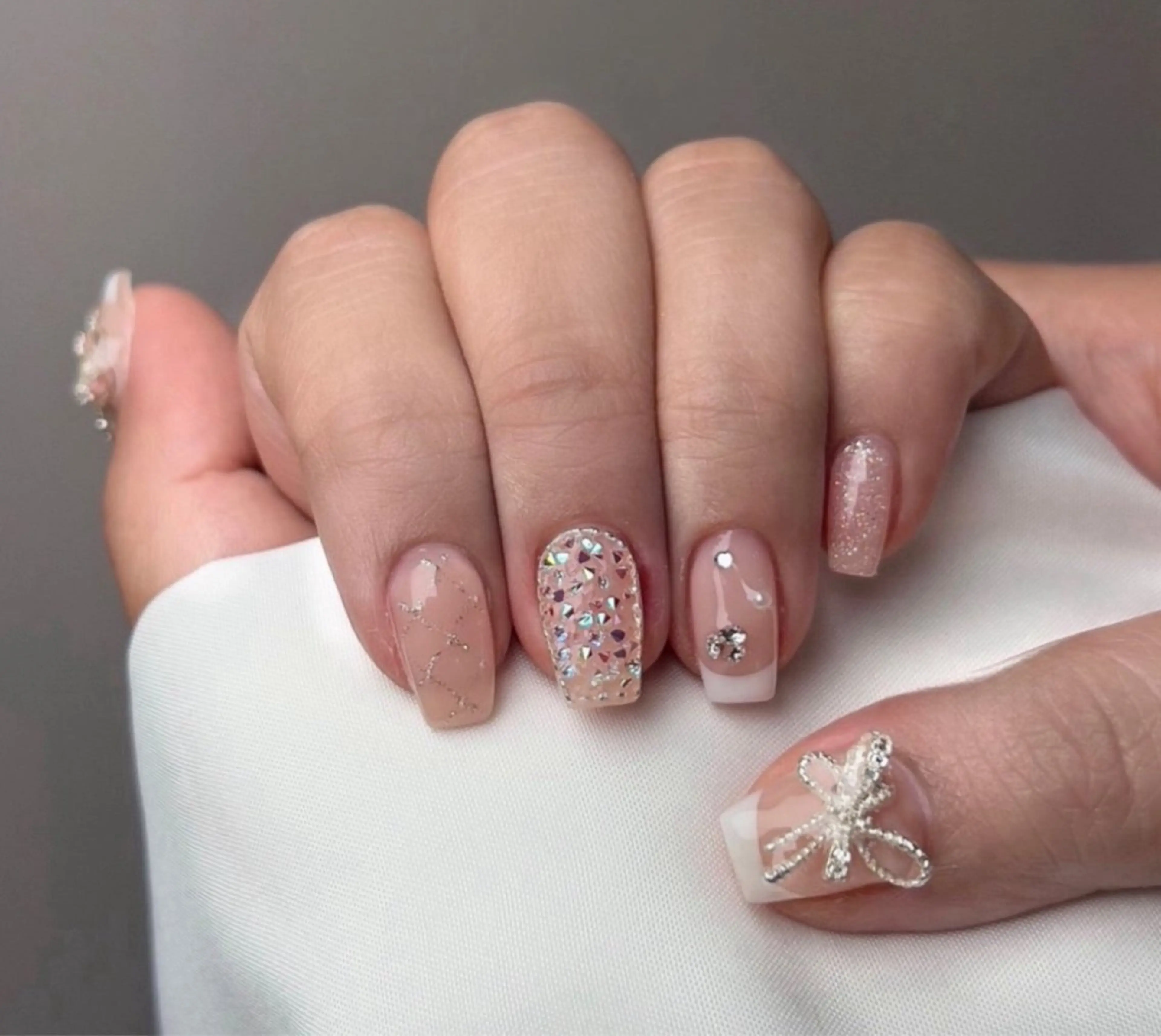 ネイル フレンチネイル キラキラネイル 水色 マグネットネイル ミラーネイル Lina nail所属・Luna 池袋のネイルデザイン