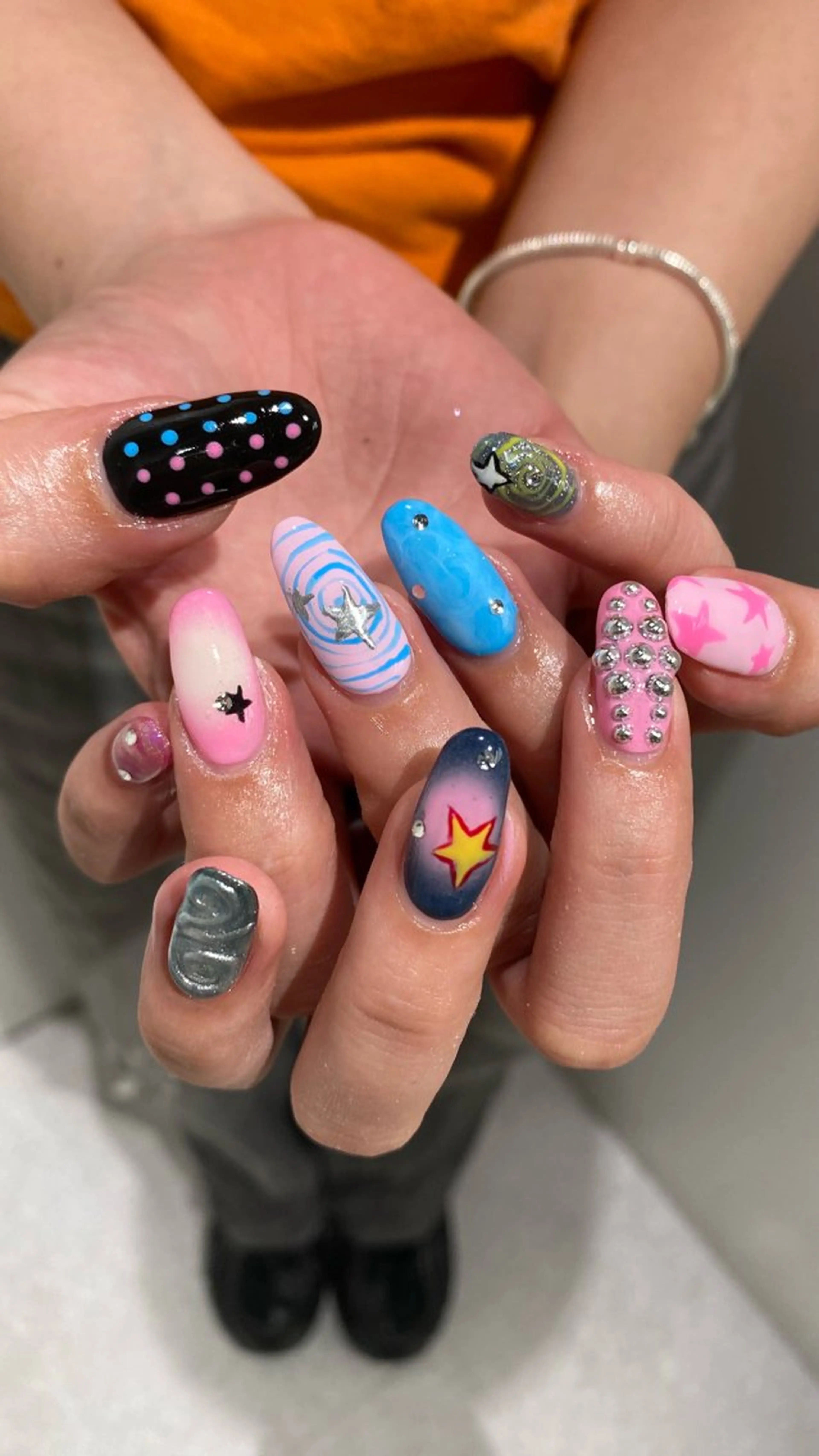 ネイル ハンドネイル ハンドケア カンナ【Y2Kネイル /コーンロウ】のネイルデザイン