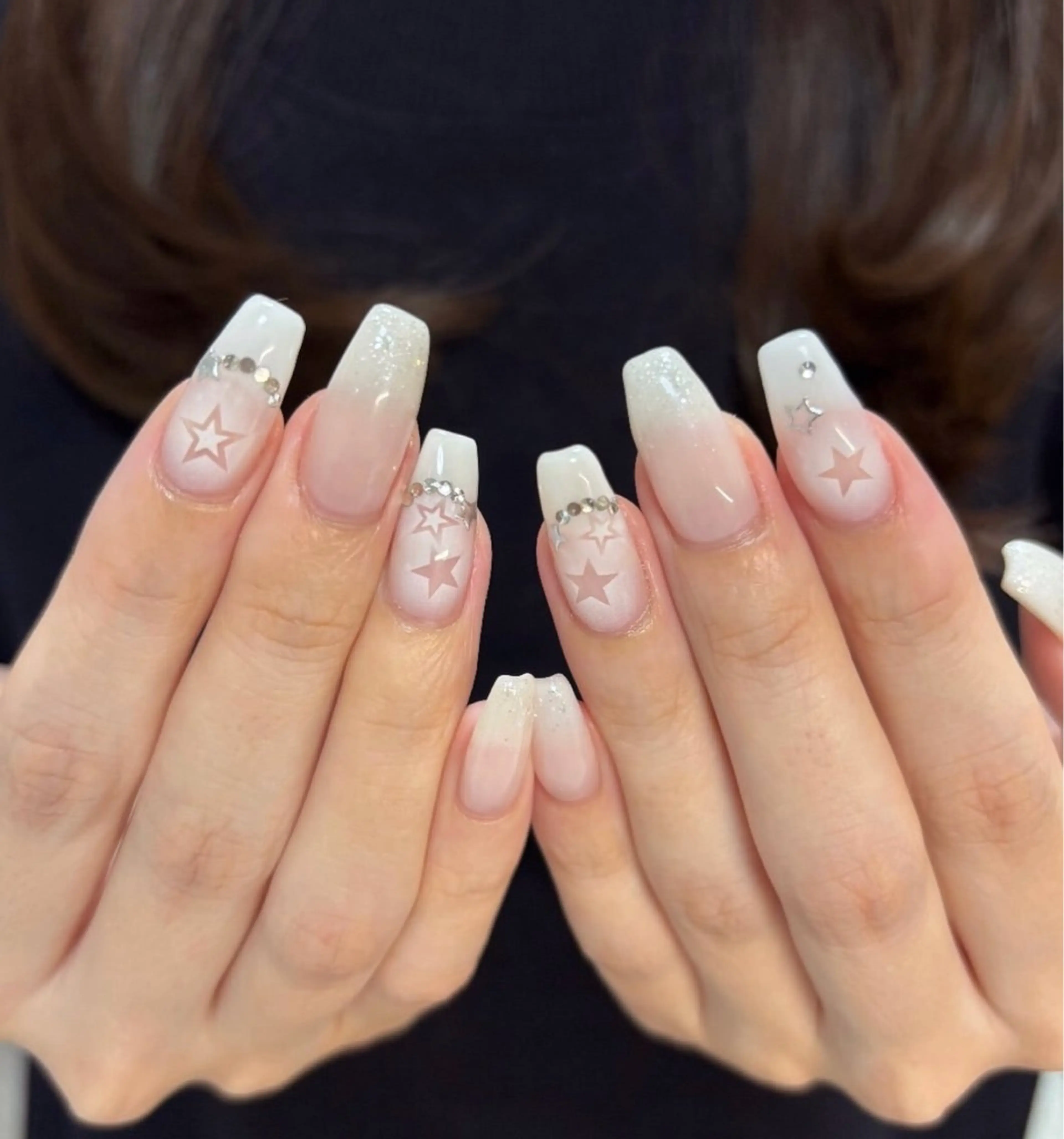 ネイル 長さ出し グラデーション キラキラネイル 韓国ネイル ラメ(グリッター) ハンドネイル ハンドケア Chisa Nail Studio所属・チ サのネイルデザイン